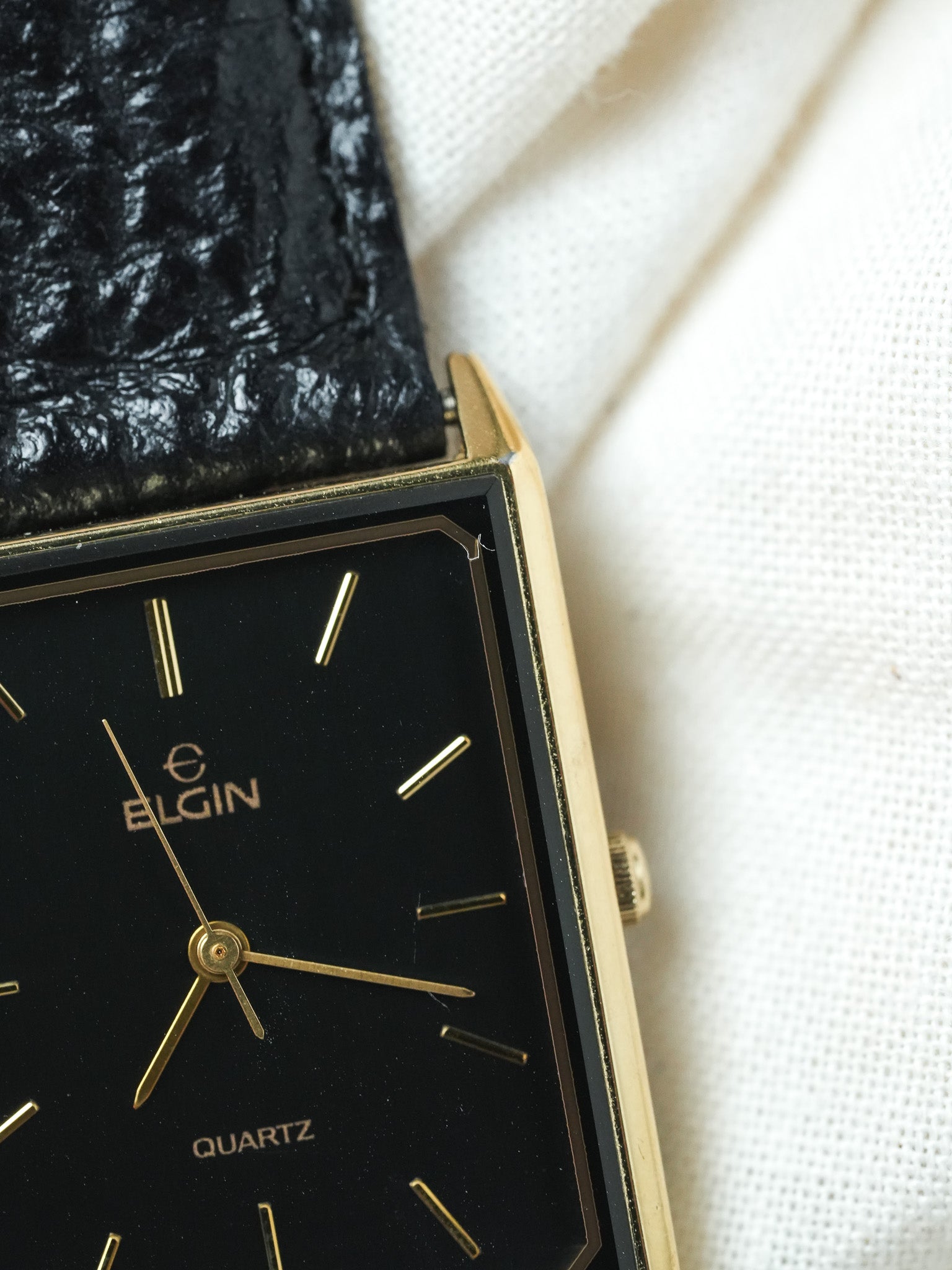 Elgin - Tank Or Laque Noir cadran noir - 1990s - Atelier Victor - Vintage Shop
