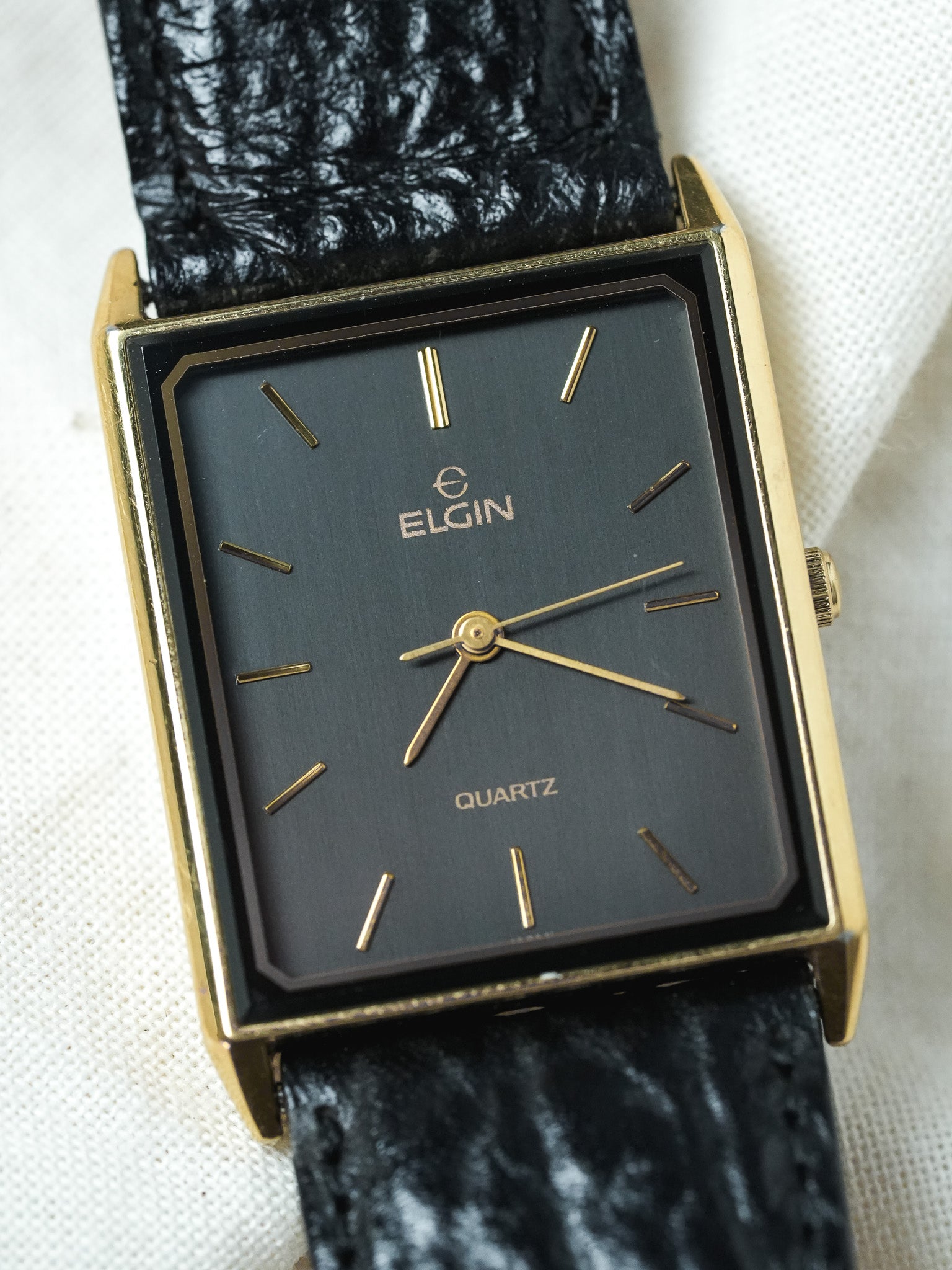 Elgin - Tank Or Laque Noir cadran noir - 1990s - Atelier Victor - Vintage Shop