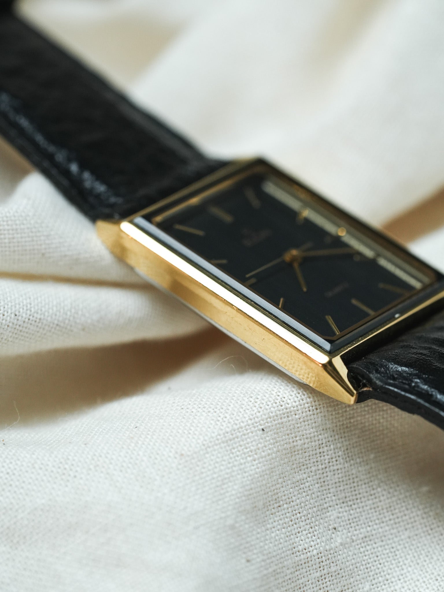 Elgin - Tank Or Laque Noir cadran noir - 1990s - Atelier Victor - Vintage Shop
