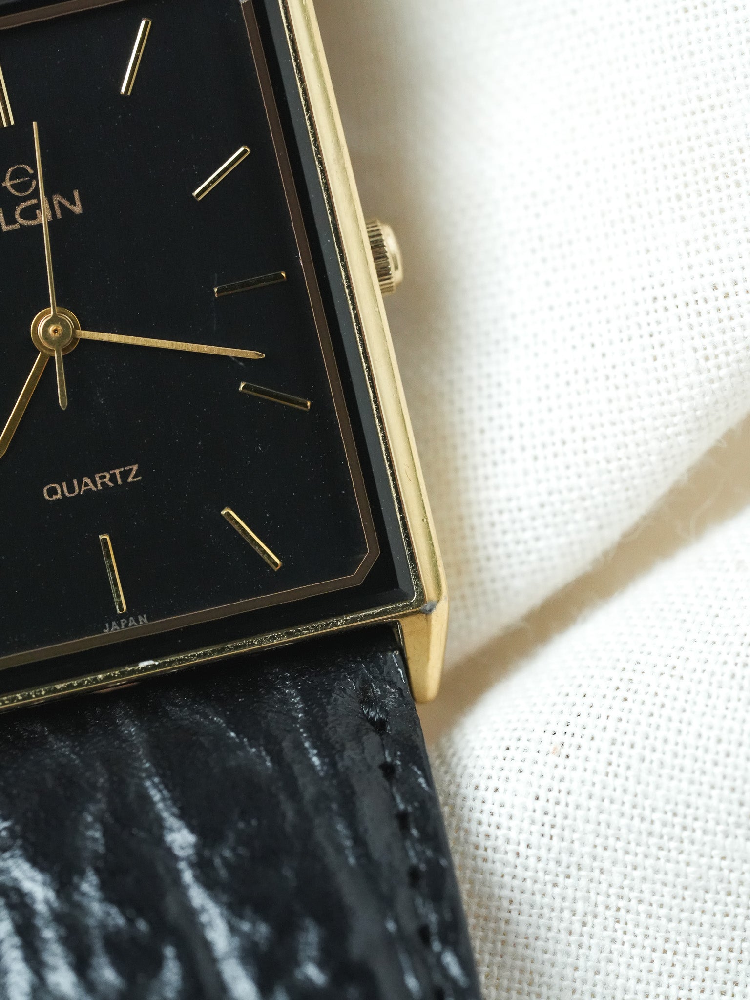 Elgin - Tank Or Laque Noir cadran noir - 1990s - Atelier Victor - Vintage Shop