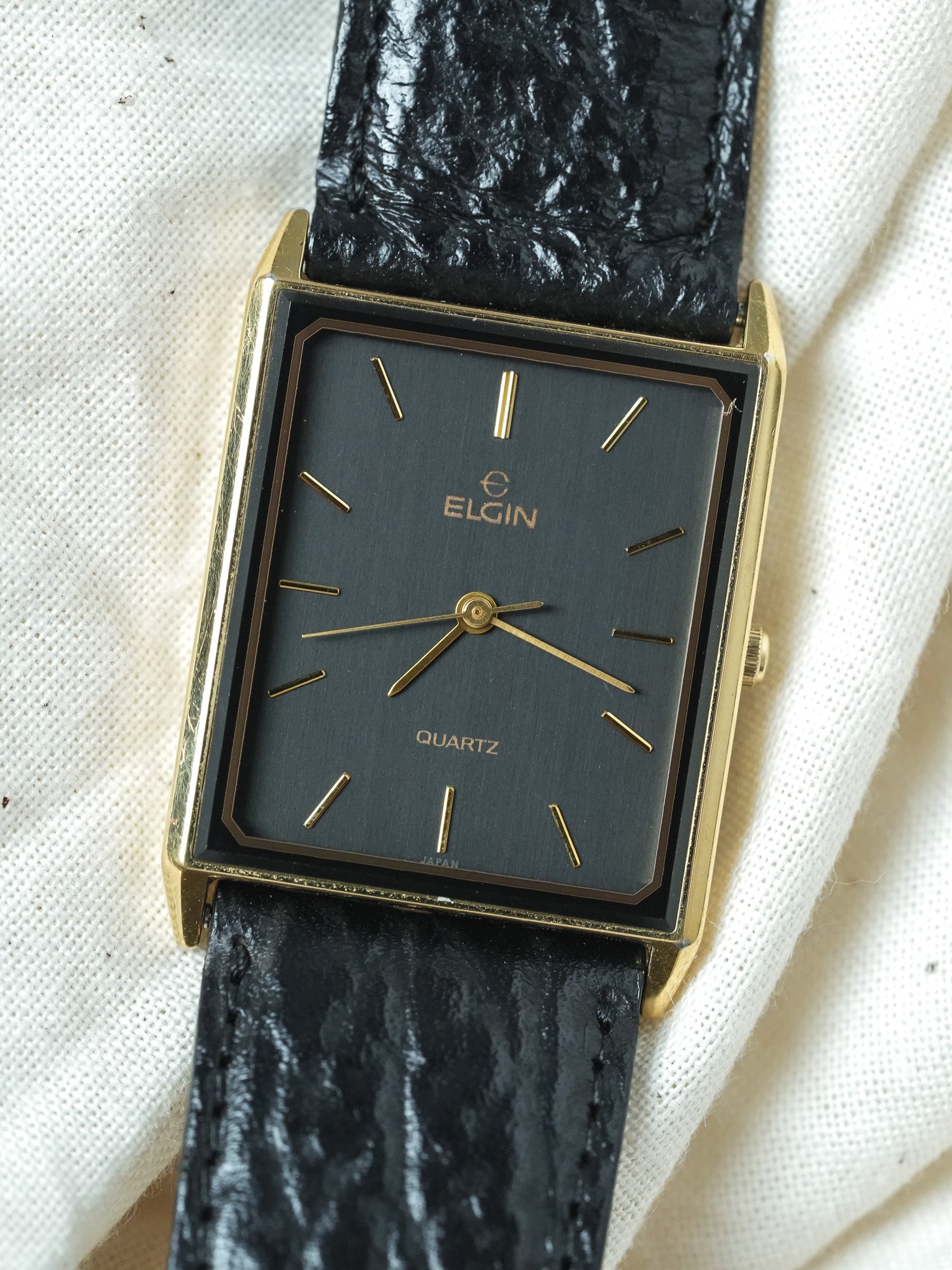 Elgin - Tank Or Laque Noir cadran noir - 1990s - Atelier Victor - Vintage Shop