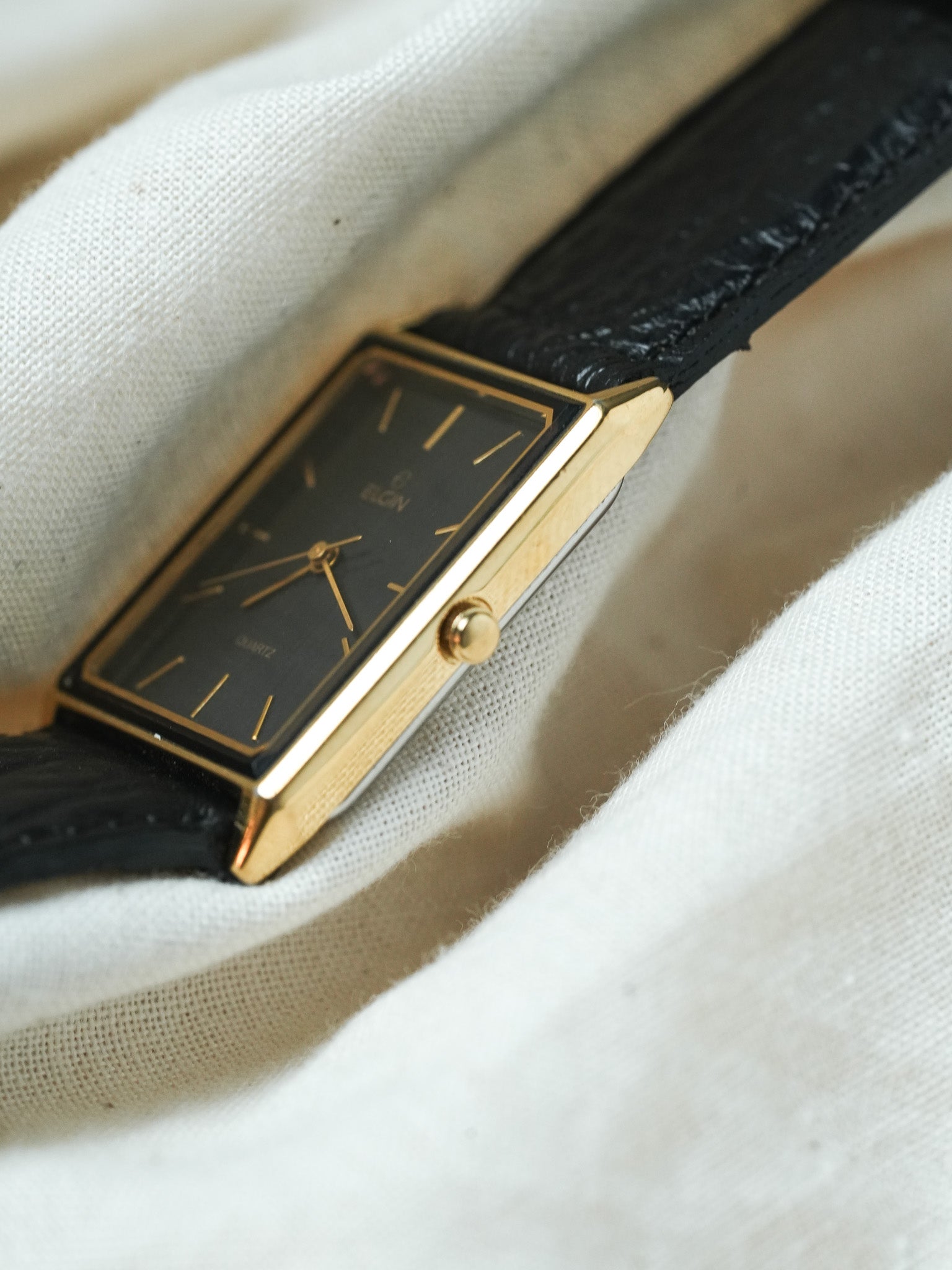 Elgin - Tank Or Laque Noir cadran noir - 1990s - Atelier Victor - Vintage Shop