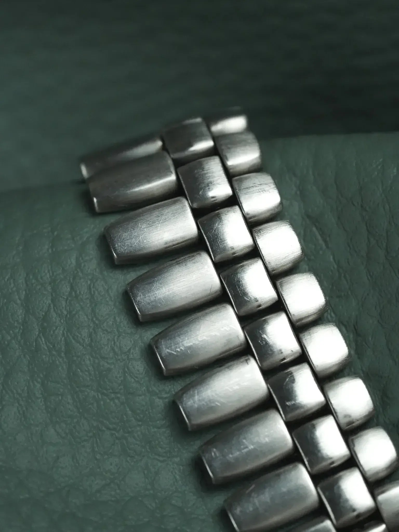 Ferrari x Cartier - Acier Or Cadran Quadrillé Rouge - 1980s - Atelier Victor