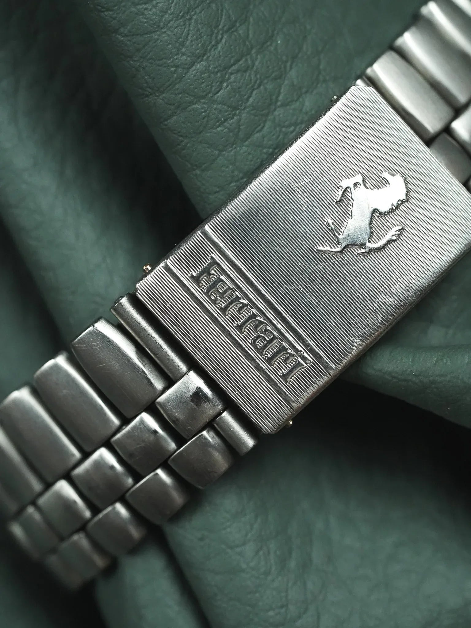 Ferrari x Cartier - Acier Or Cadran Quadrillé Rouge - 1980s - Atelier Victor