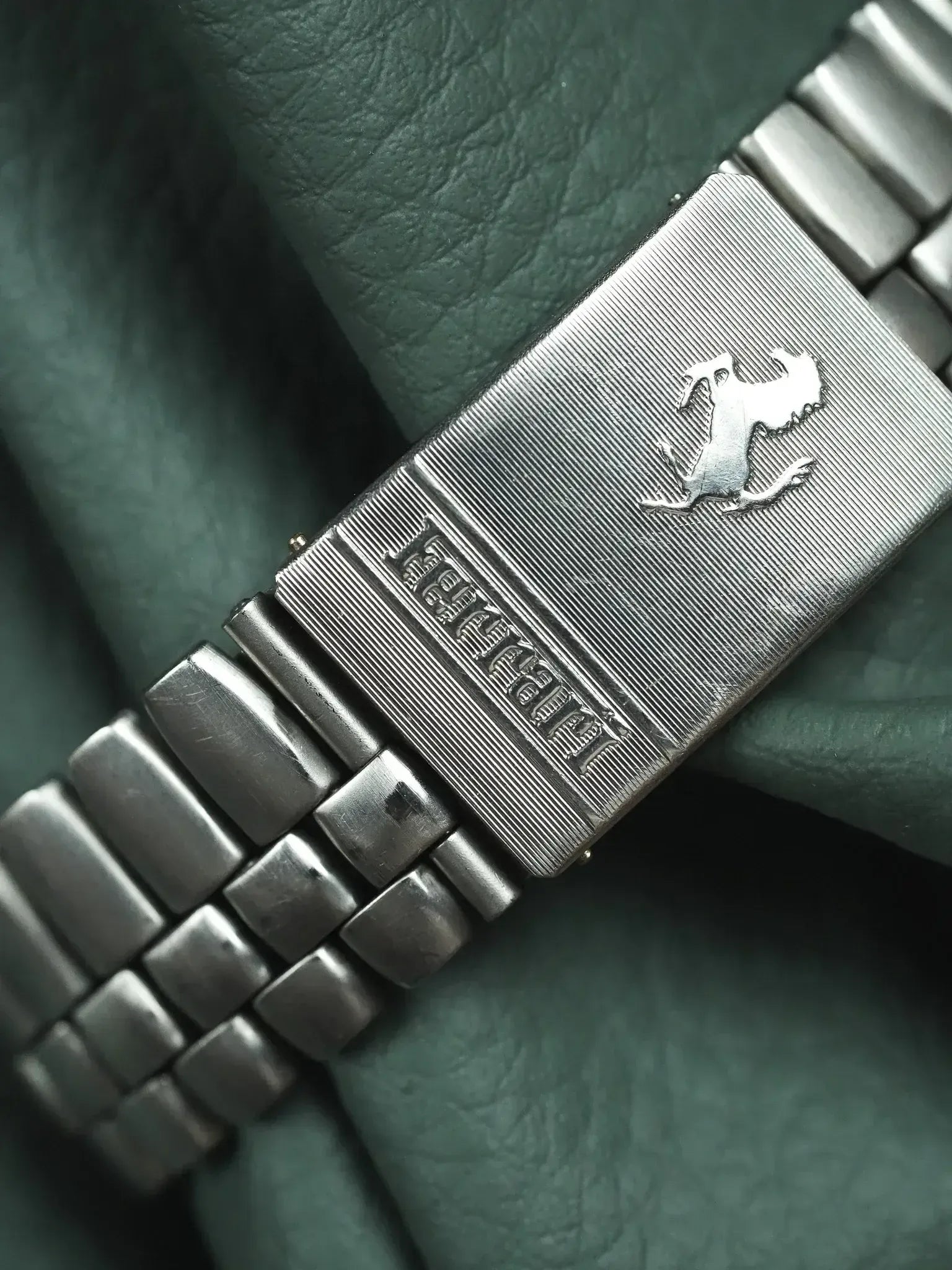 Ferrari x Cartier - Acier Or Cadran Quadrillé Rouge - 1980s - Atelier Victor