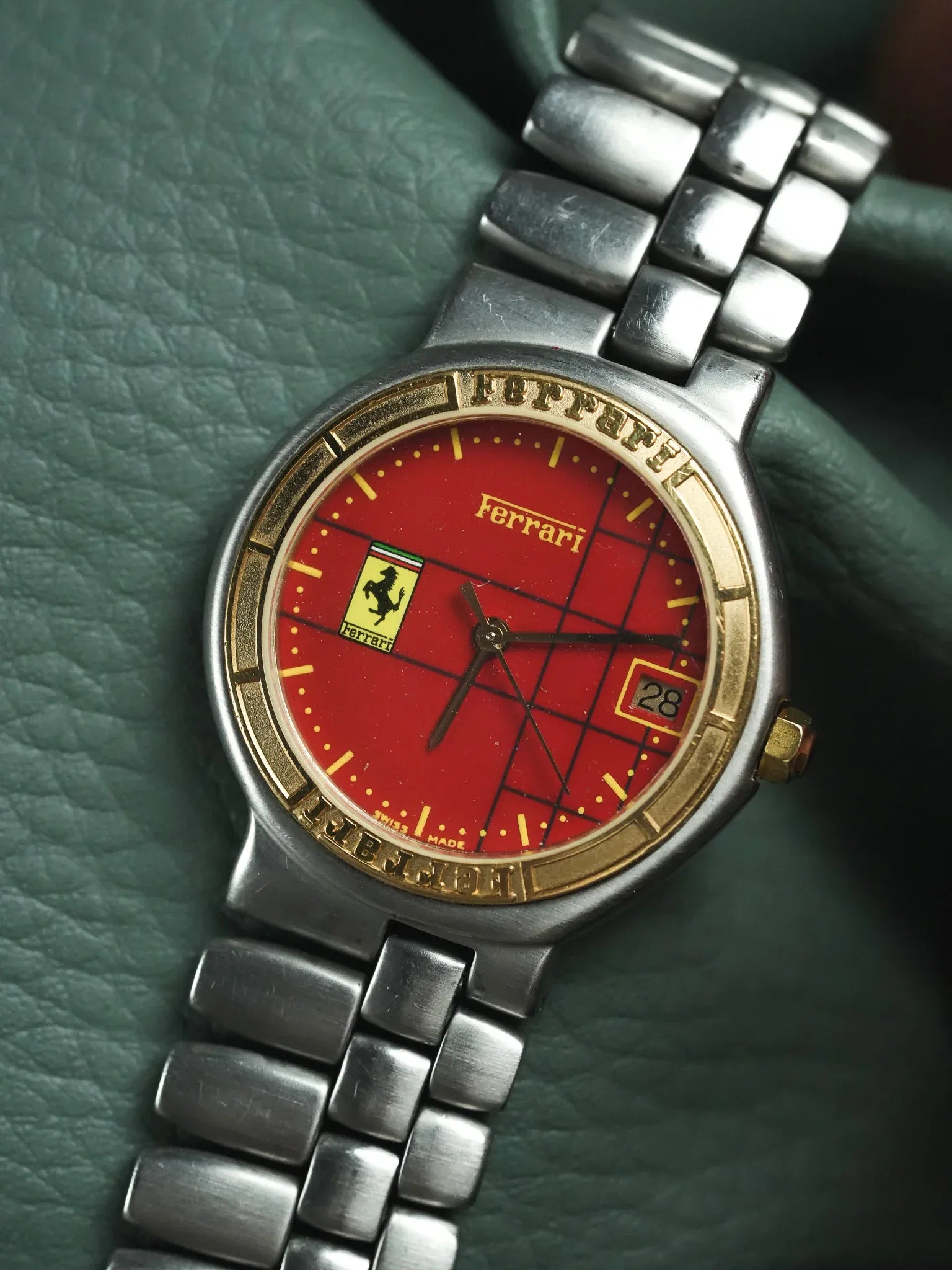 Ferrari x Cartier - Acier Or Cadran Quadrillé Rouge - 1980s - Atelier Victor - Vintage Shop