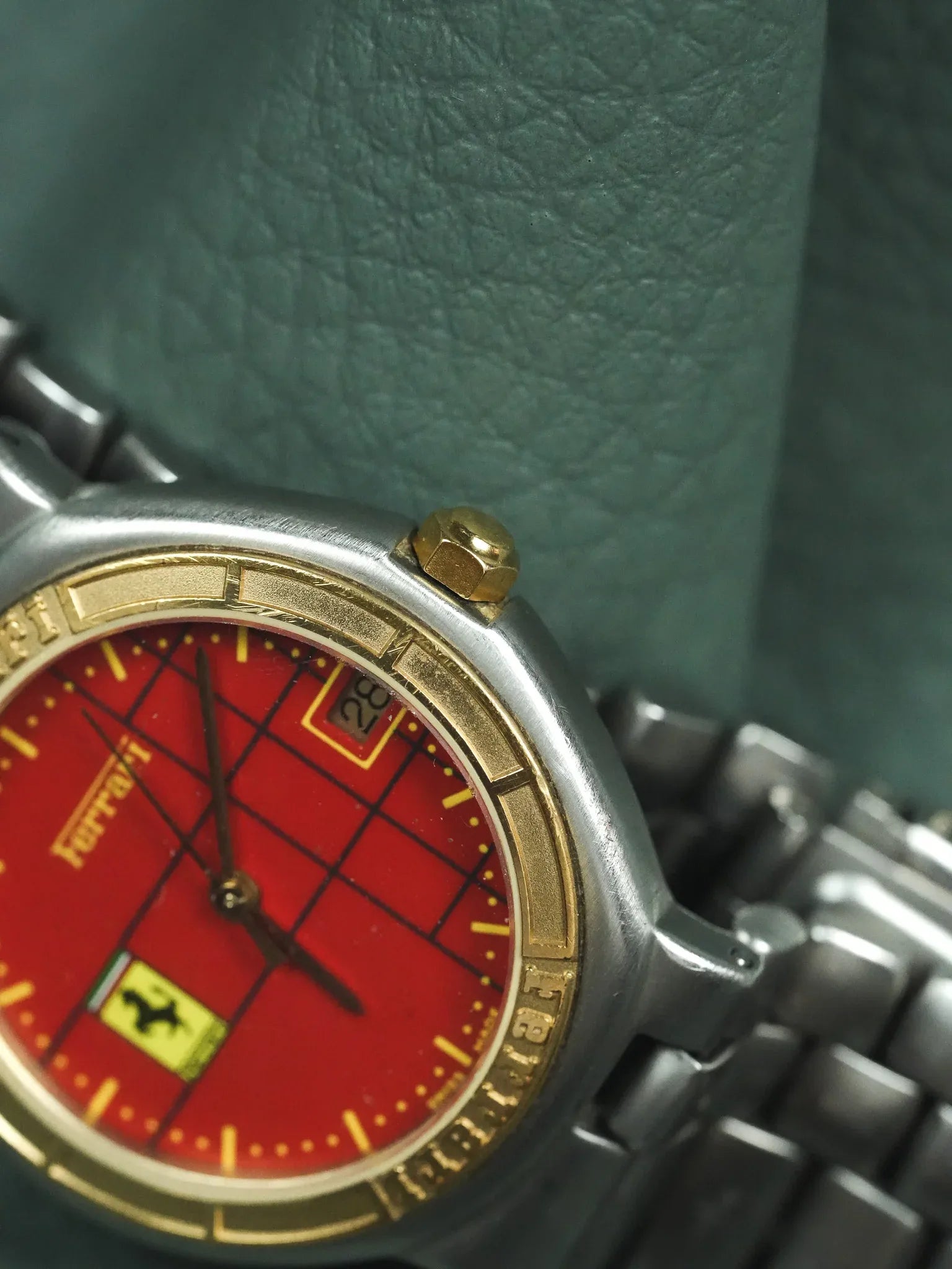 Ferrari x Cartier - Acier Or Cadran Quadrillé Rouge - 1980s - Atelier Victor - Vintage Shop