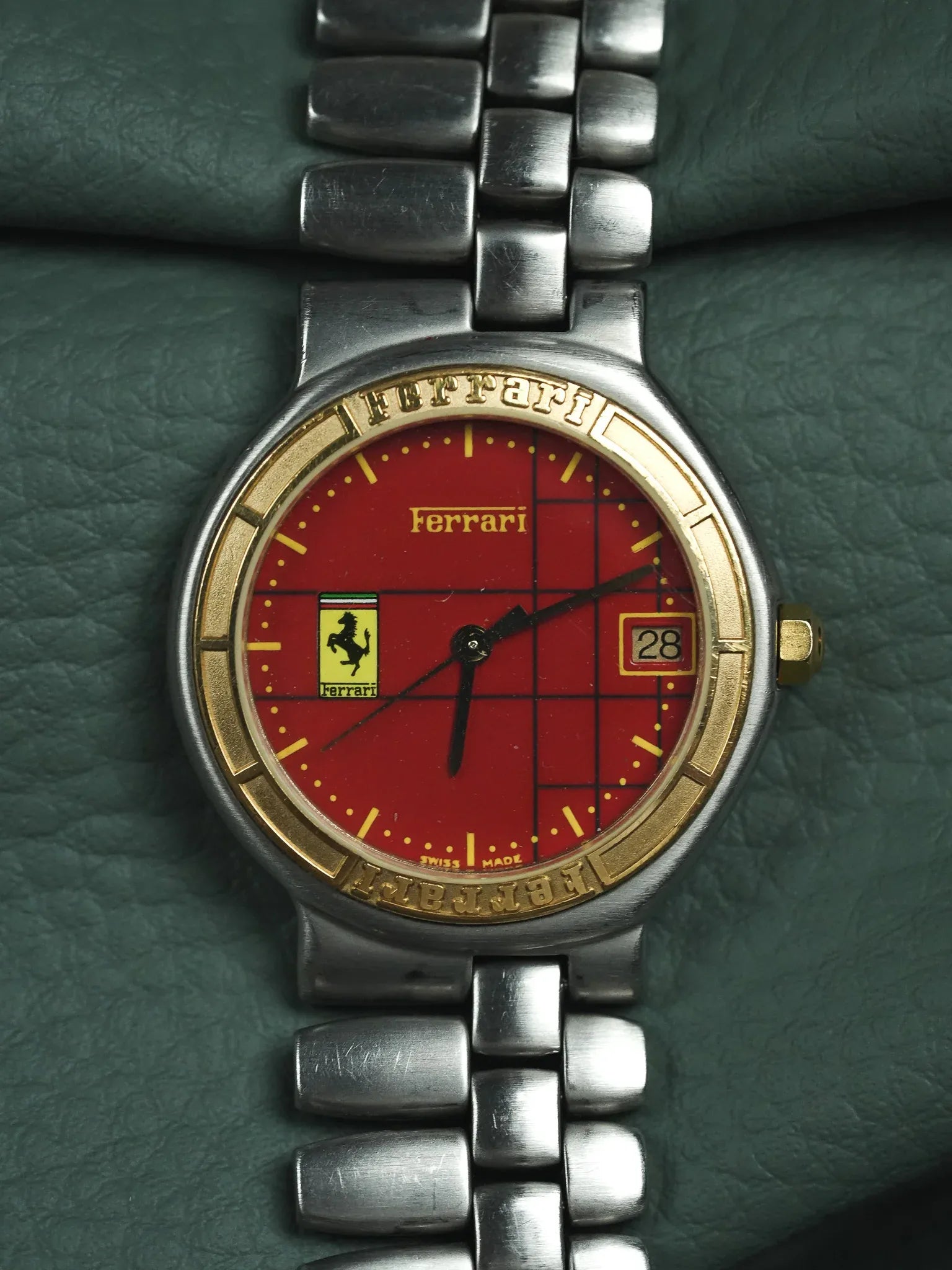 Ferrari x Cartier - Acier Or Cadran Quadrillé Rouge - 1980s - Atelier Victor - Vintage Shop