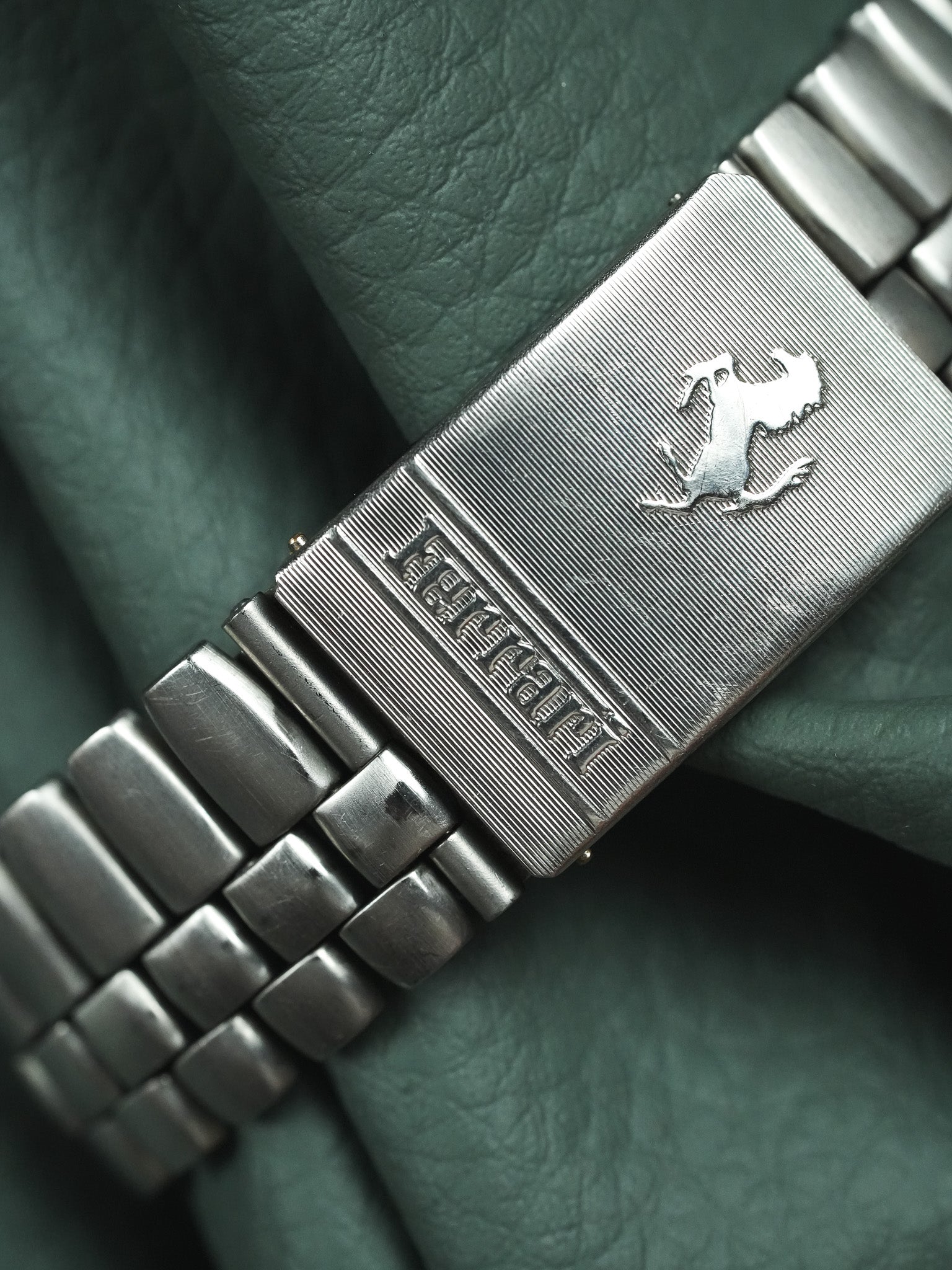 Ferrari x Cartier - Acier Or Cadran Quadrillé Rouge - 1980s - Atelier Victor - Vintage Shop