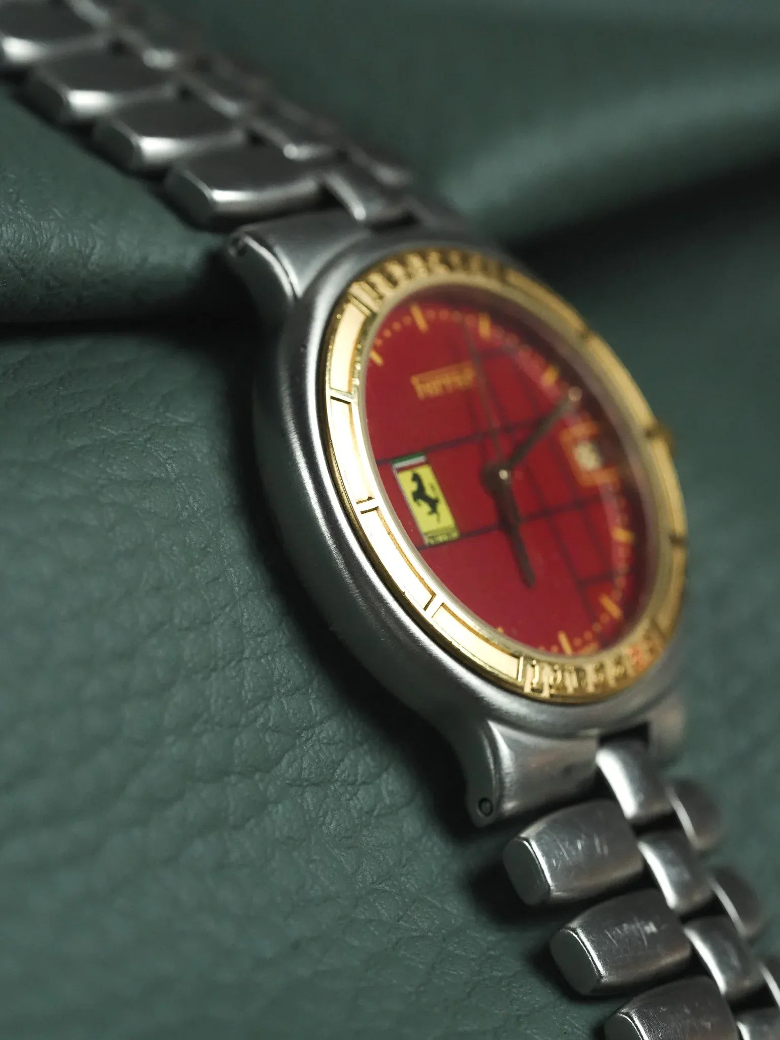 Ferrari x Cartier - Acier Or Cadran Quadrillé Rouge - 1980s - Atelier Victor - Vintage Shop