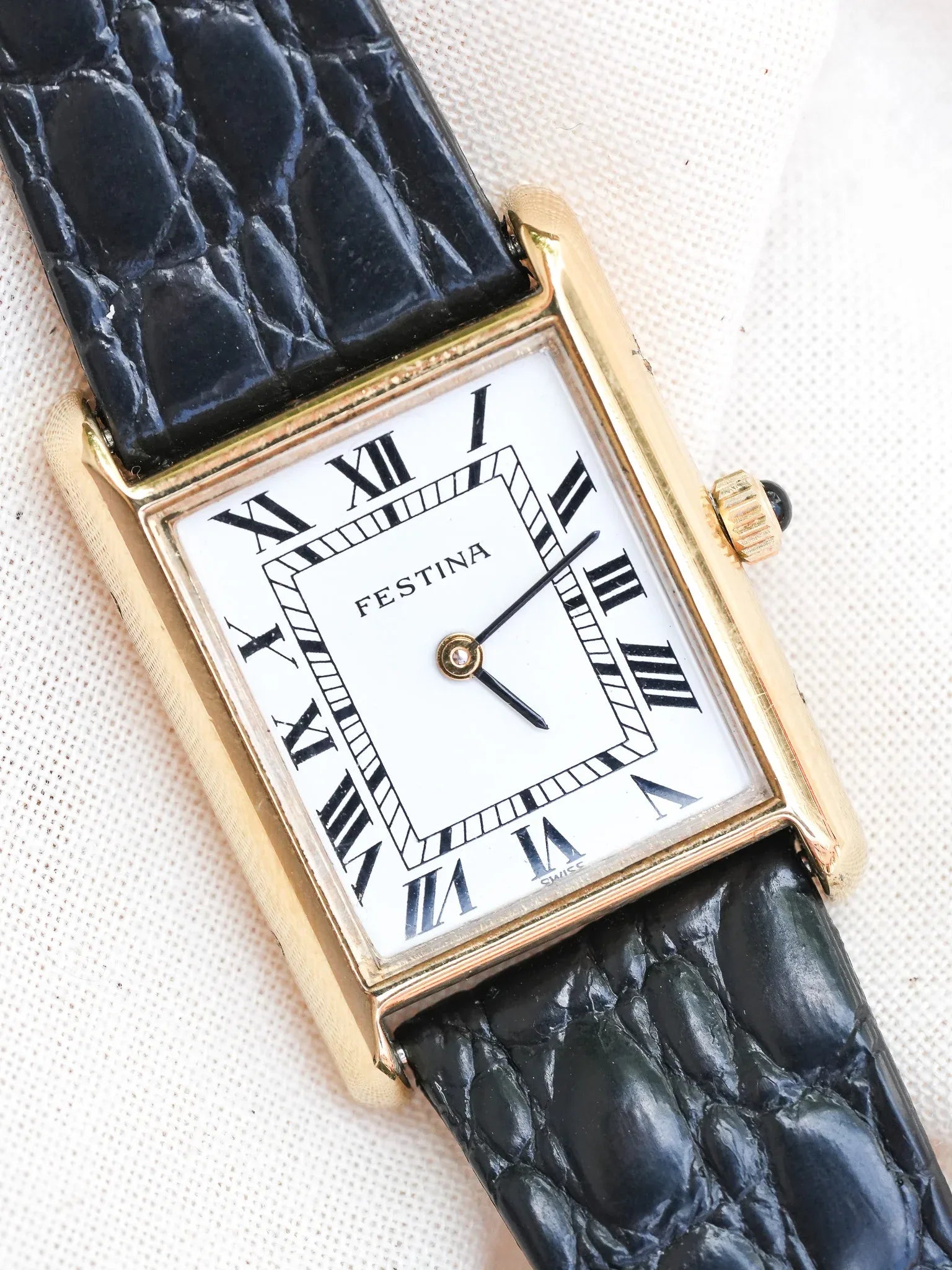Festina - Tank Romain Blanc Plaqué or - 1980s - Atelier Victor - Vintage Shop
