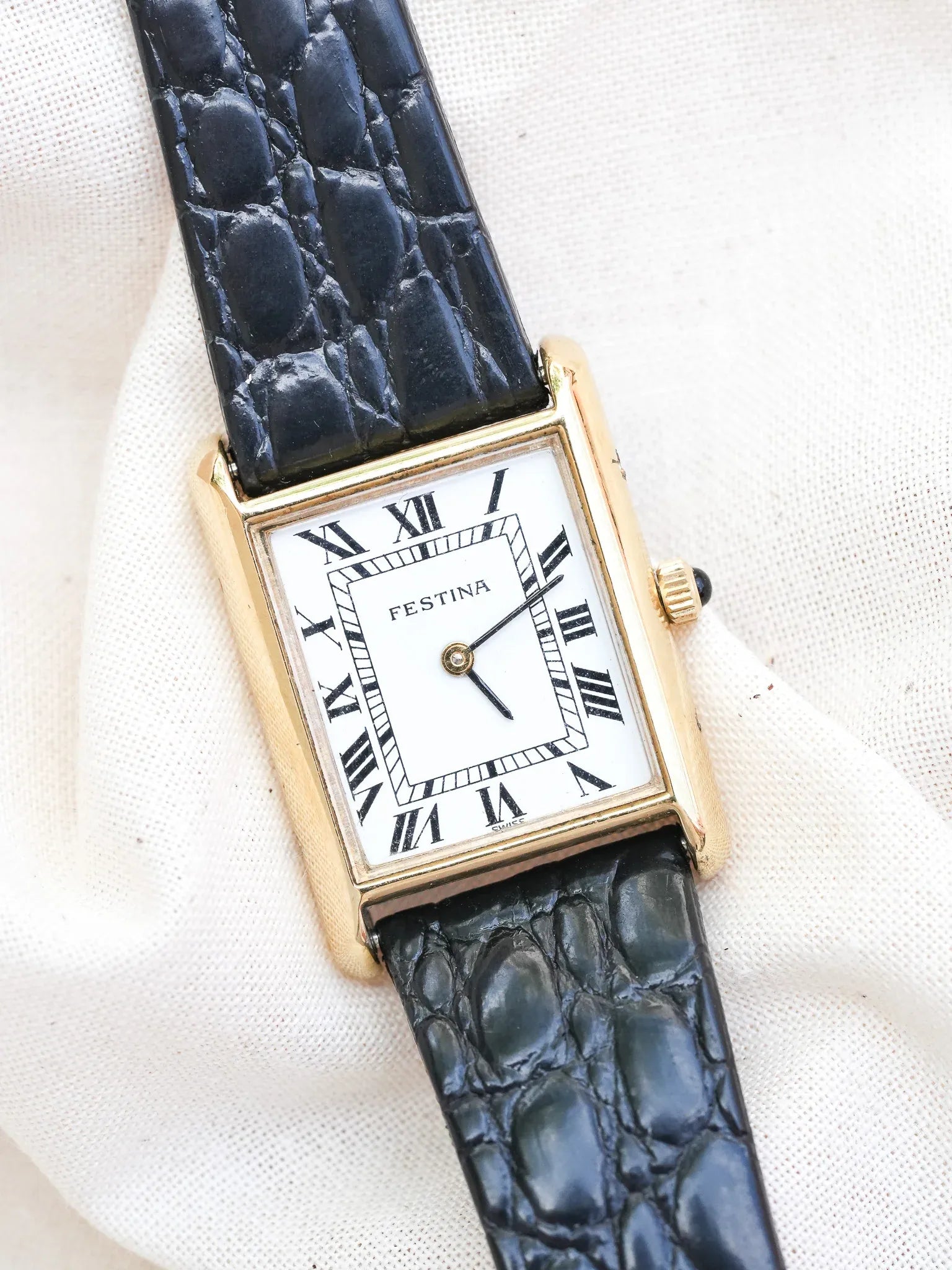 Festina - Tank Romain Blanc Plaqué or - 1980s - Atelier Victor - Vintage Shop