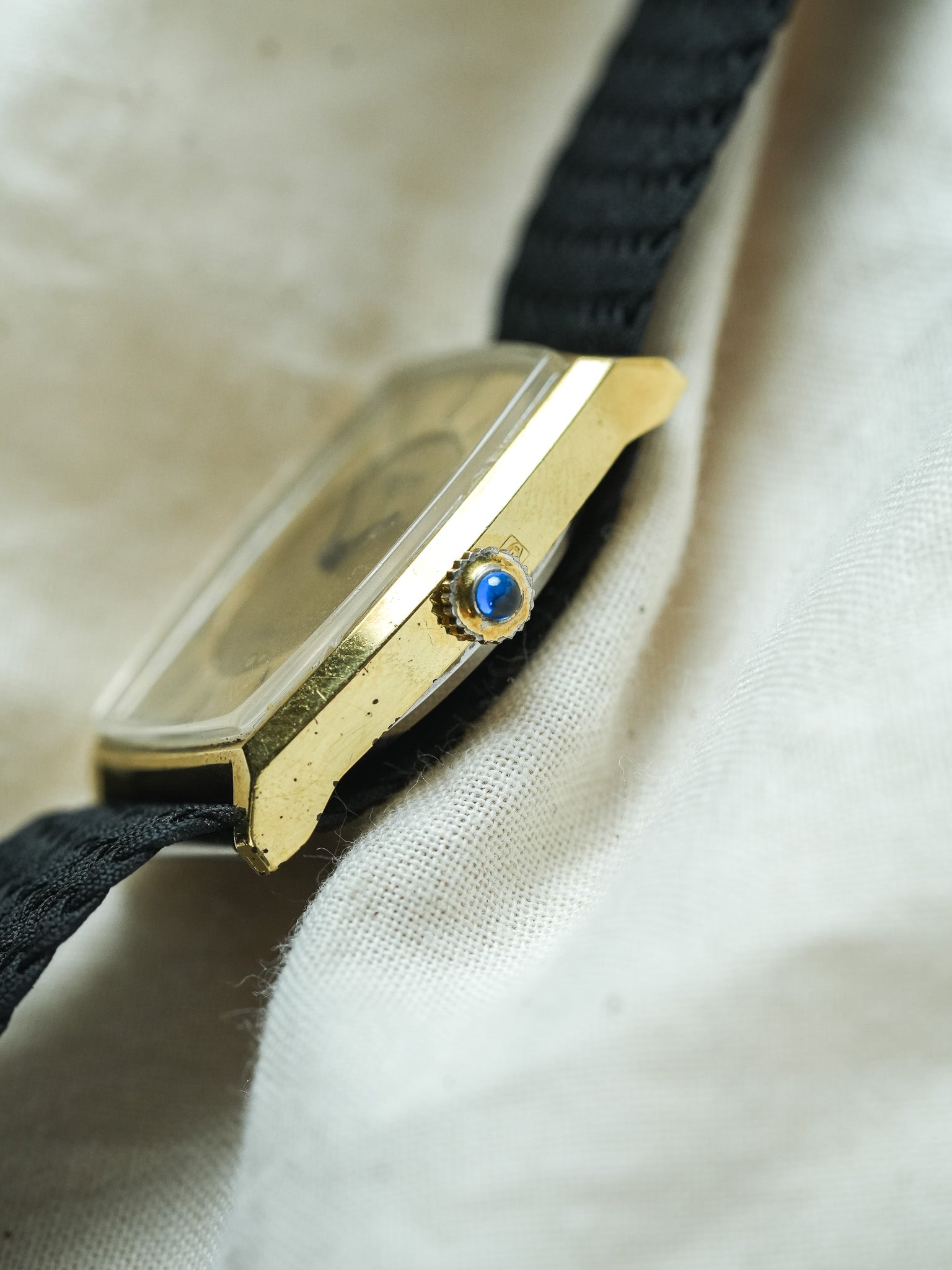 Grand-Paris - Tonneau Or patine quartz - 1980s - Atelier Victor - Vintage Shop