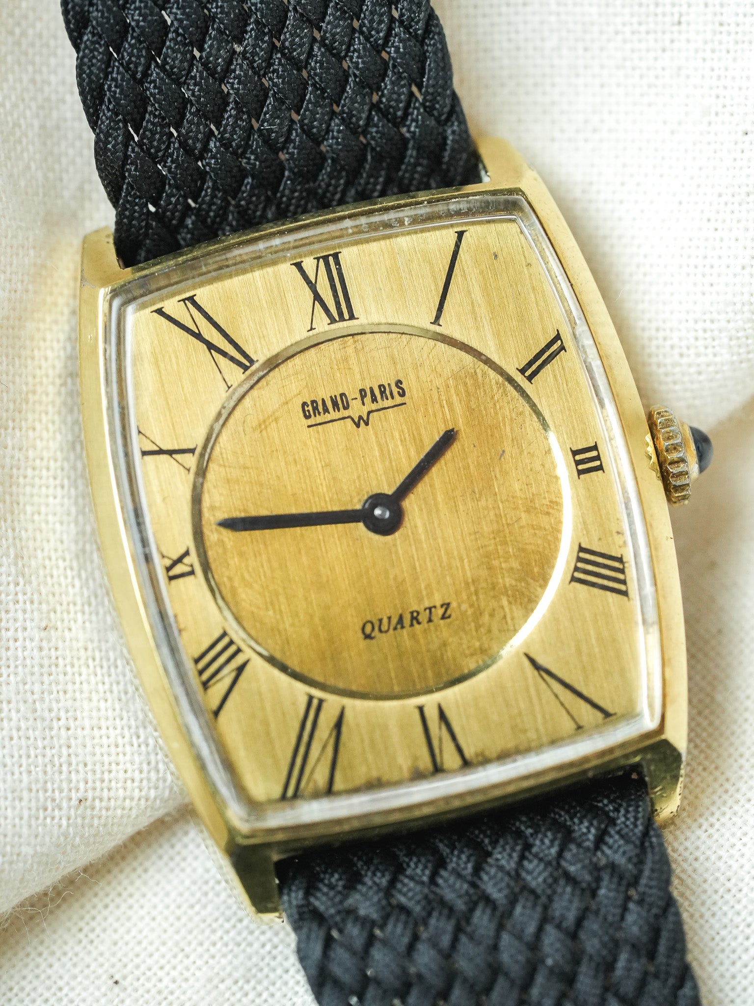 Grand-Paris - Tonneau Or patine quartz - 1980s - Atelier Victor - Vintage Shop