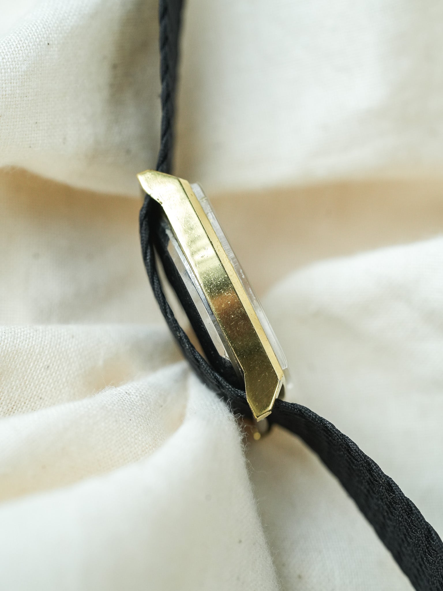 Grand-Paris - Tonneau Or patine quartz - 1980s - Atelier Victor - Vintage Shop