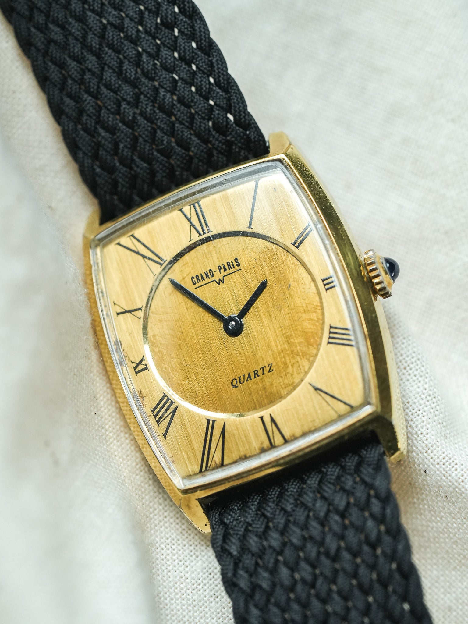 Grand-Paris - Tonneau Or patine quartz - 1980s - Atelier Victor - Vintage Shop