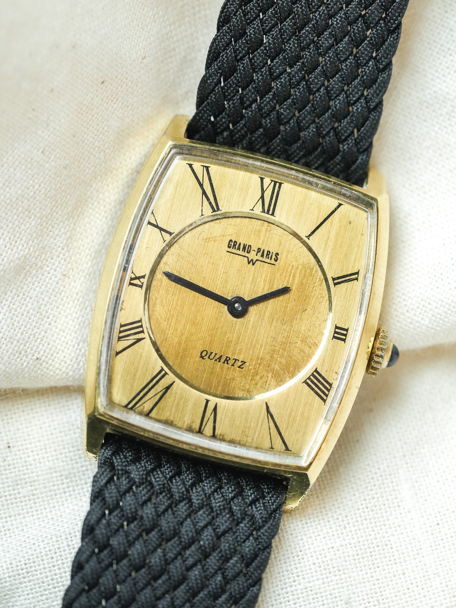 Grand-Paris - Tonneau Or patine quartz - 1980s - Atelier Victor - Vintage Shop