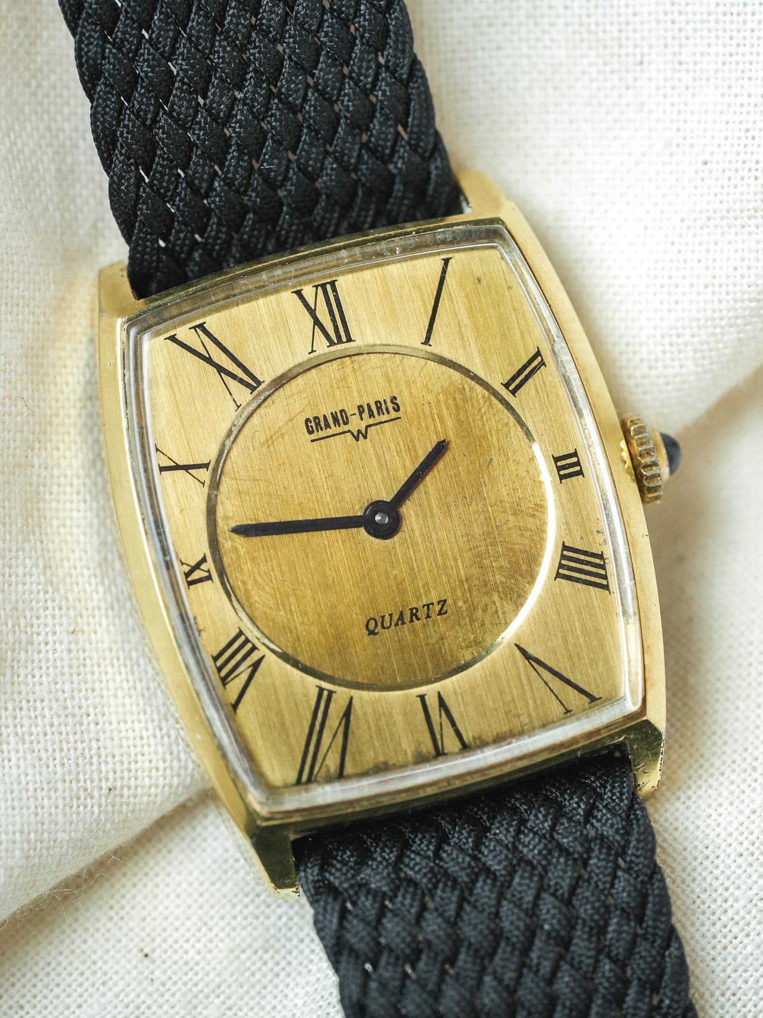 Grand-Paris - Tonneau Or patine quartz - 1980s - Atelier Victor - Vintage Shop
