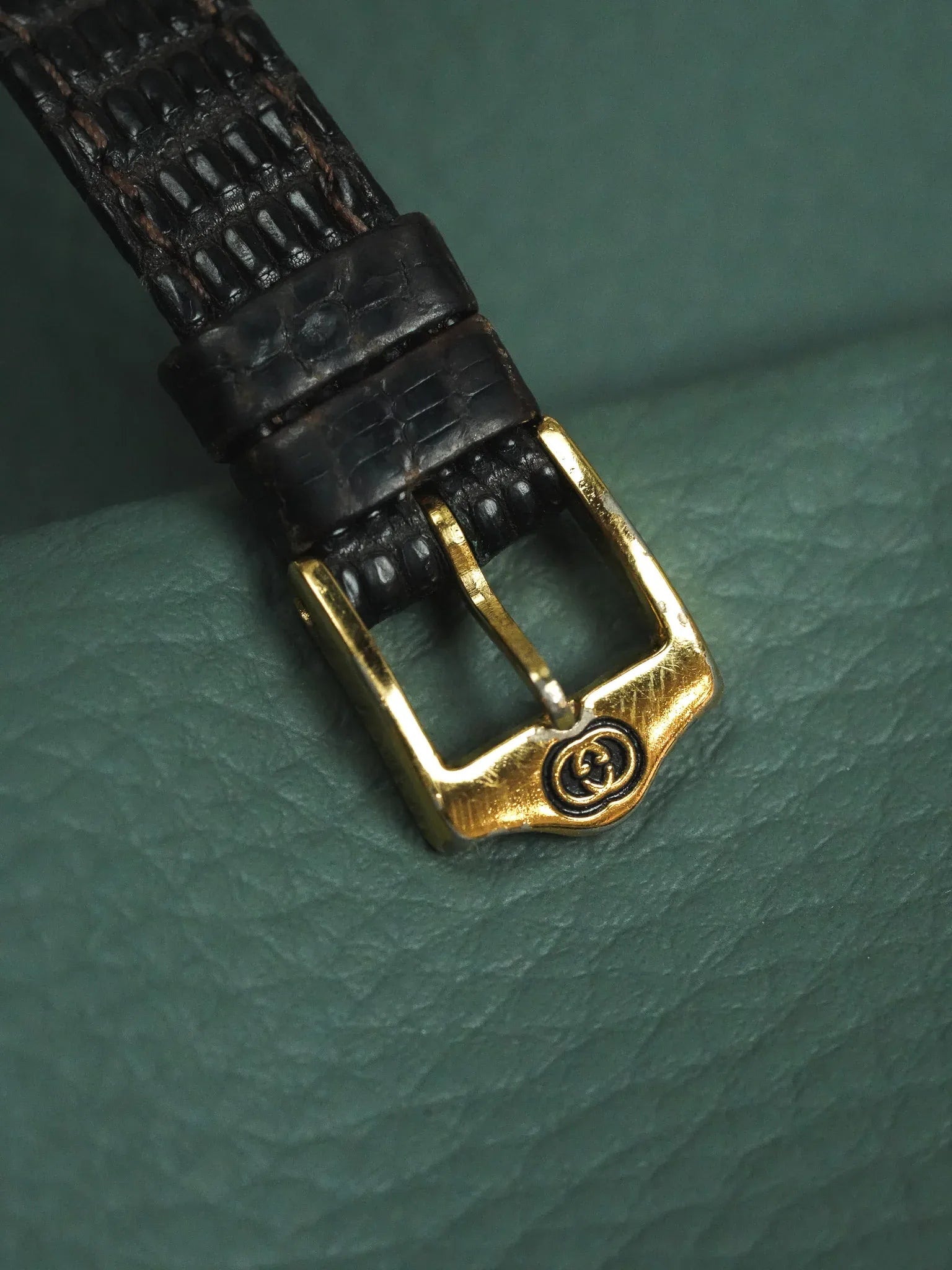 Gucci - Femme Coussin Or Laque GG Rouge - 1990s - Atelier Victor - Vintage Shop