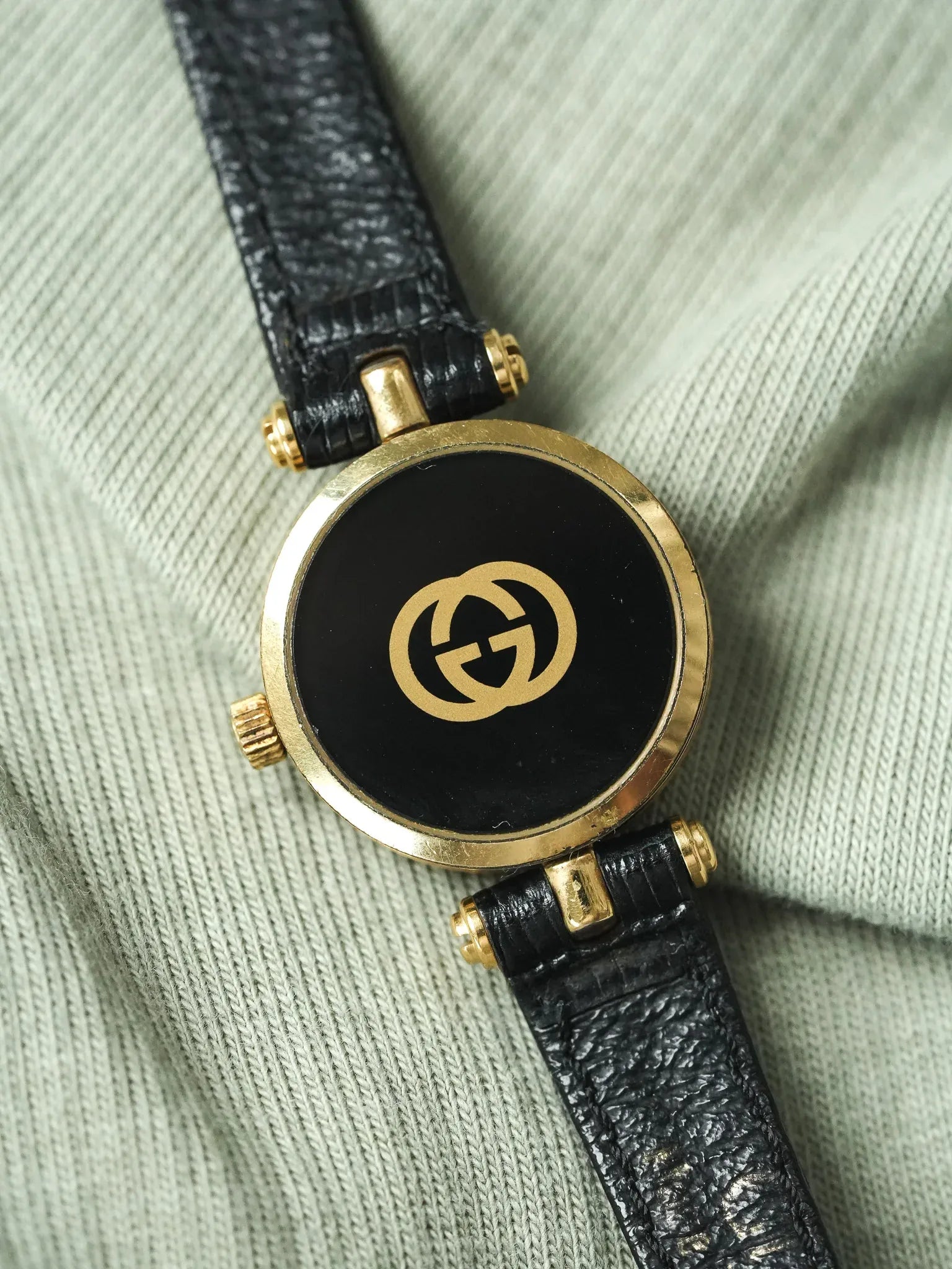 Gucci - Mini Ronde Or laque noir cornes centrales - 1990s - Atelier Victor