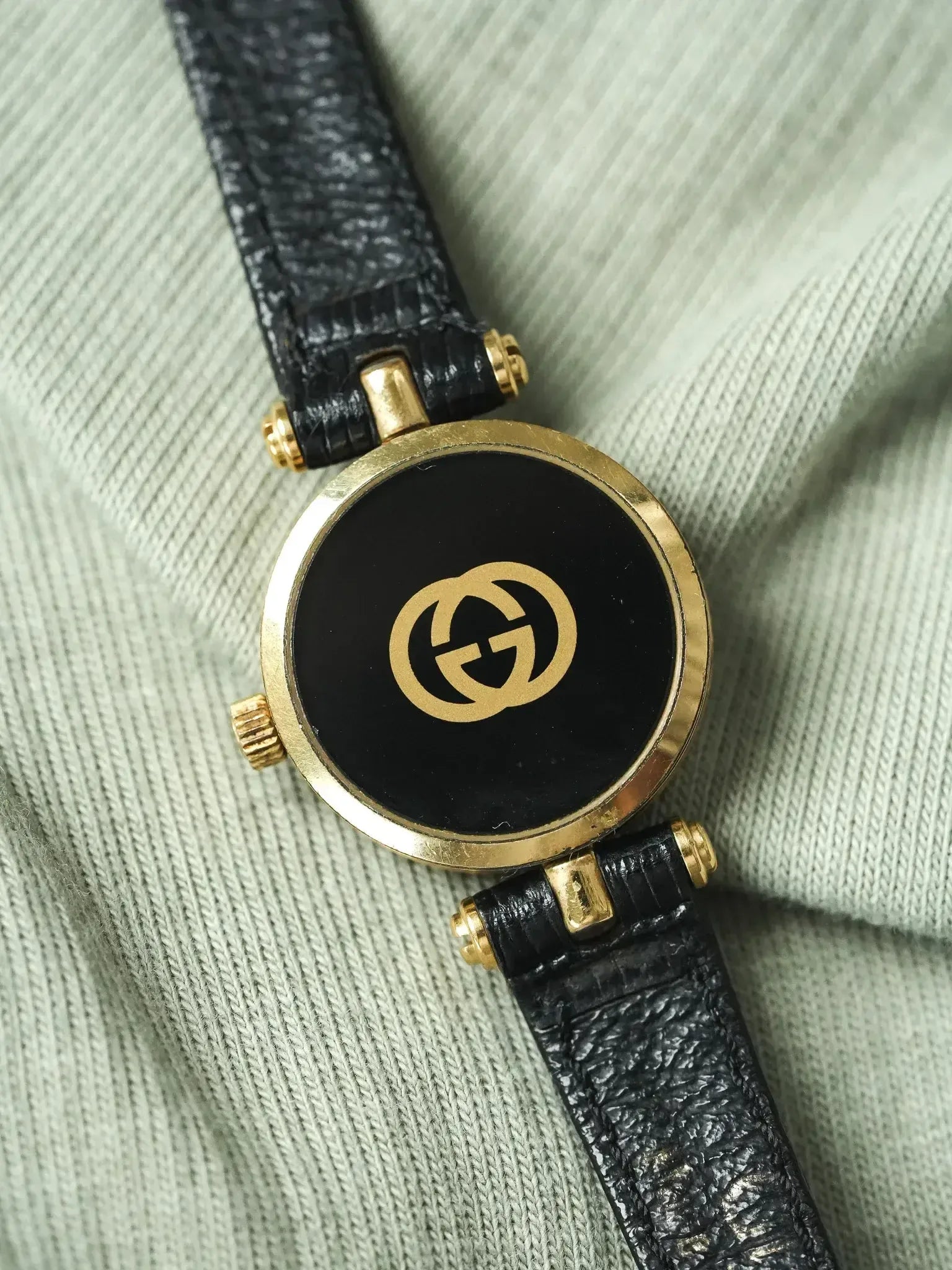 Gucci - Mini Ronde Or laque noir cornes centrales - 1990s - Atelier Victor