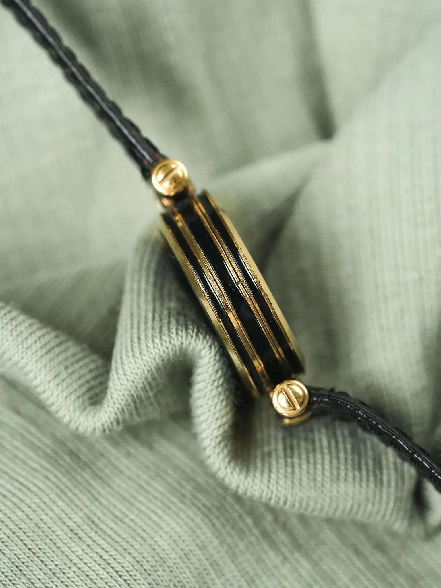 Gucci - Mini Ronde Or laque noir cornes centrales - 1990s - Atelier Victor