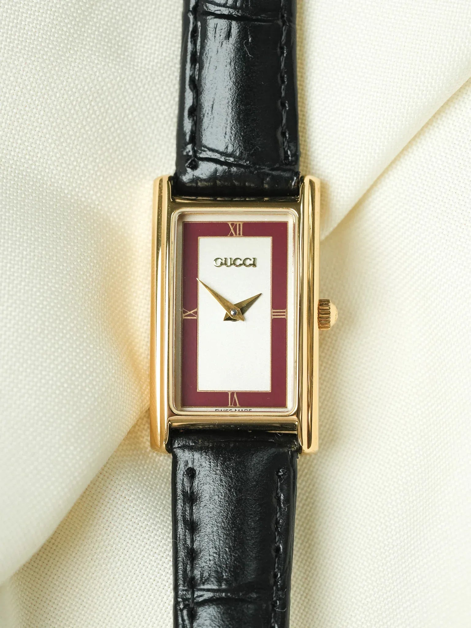 Gucci - Mini Tank Plaqué Or Cadran Argent Rouge - 1990s - Atelier Victor