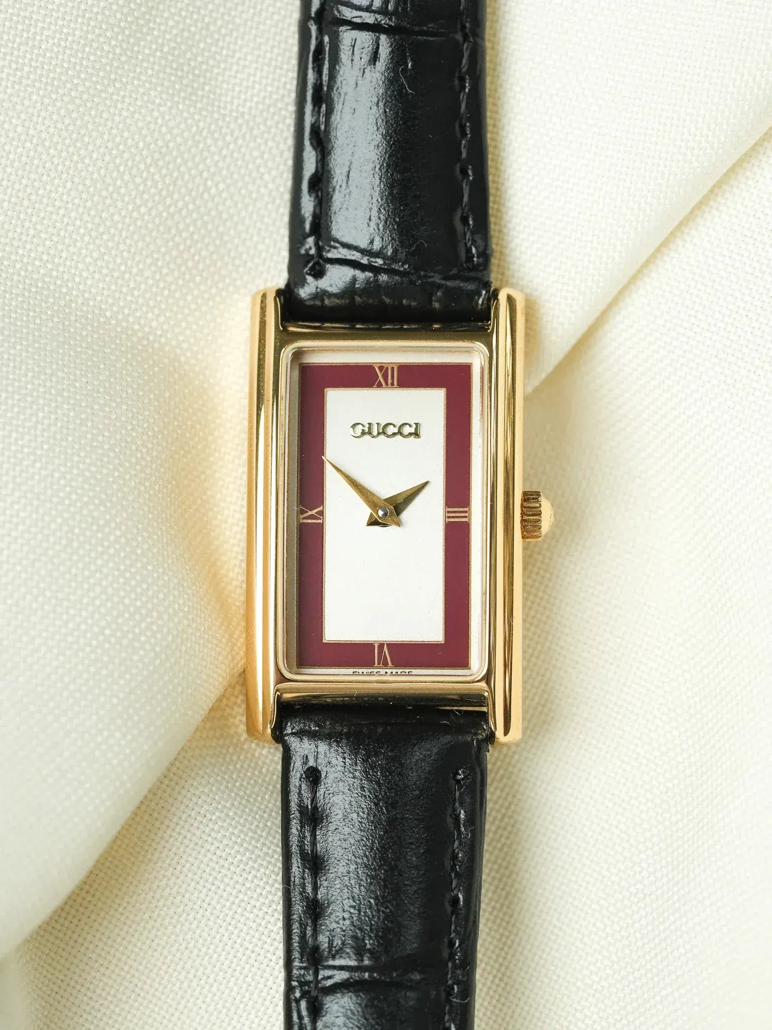 Gucci - Mini Tank Plaqué Or Cadran Argent Rouge - 1990s - Atelier Victor