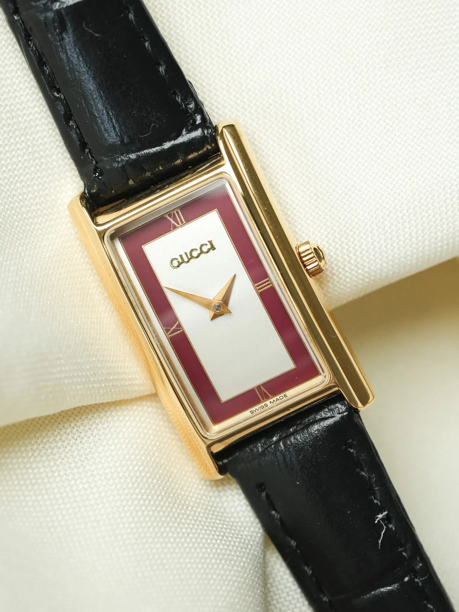 Gucci - Mini Tank Plaqué Or Cadran Argent Rouge - 1990s - Atelier Victor