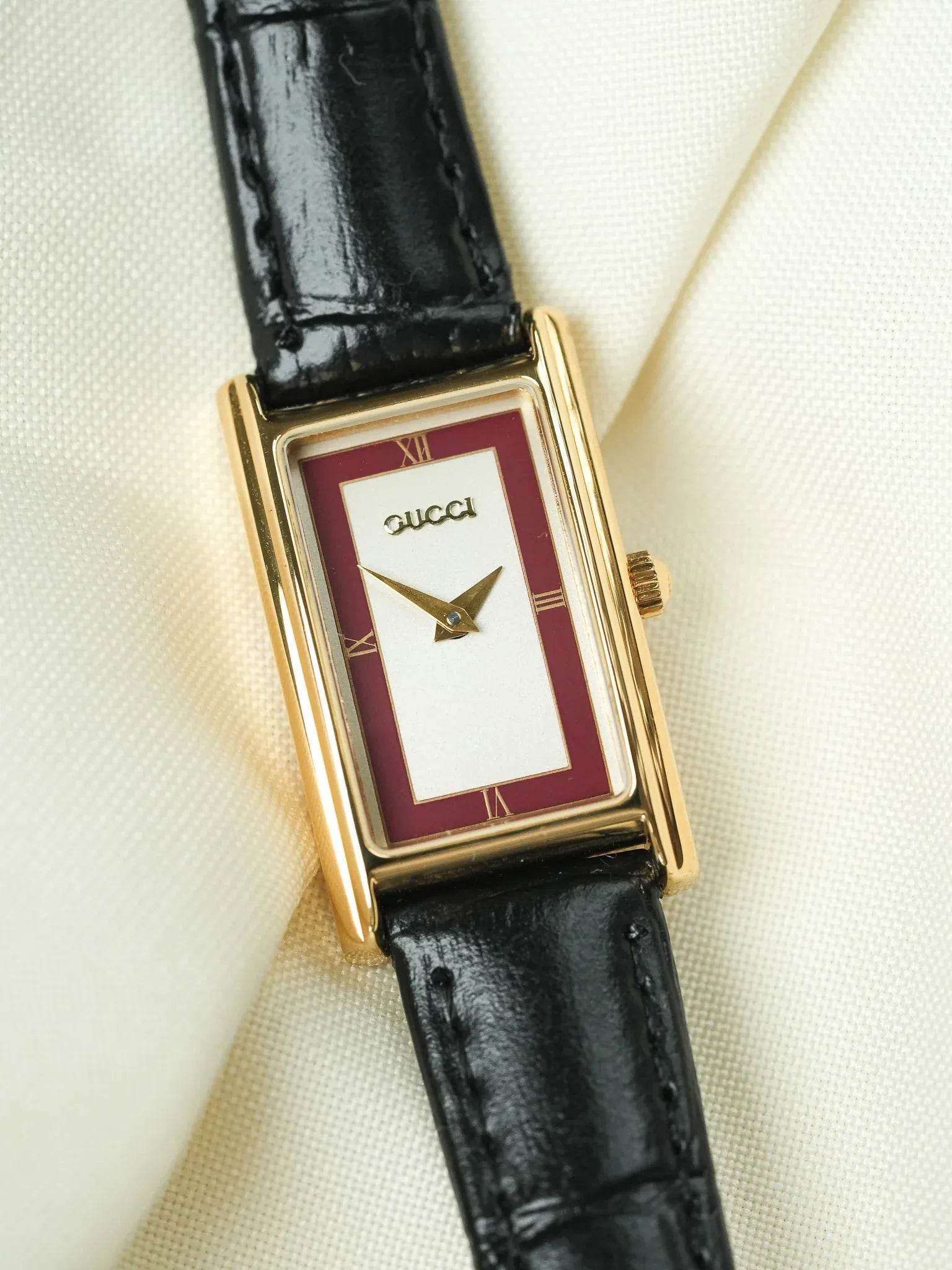 Gucci - Mini Tank Plaqué Or Cadran Argent Rouge - 1990s - Atelier Victor