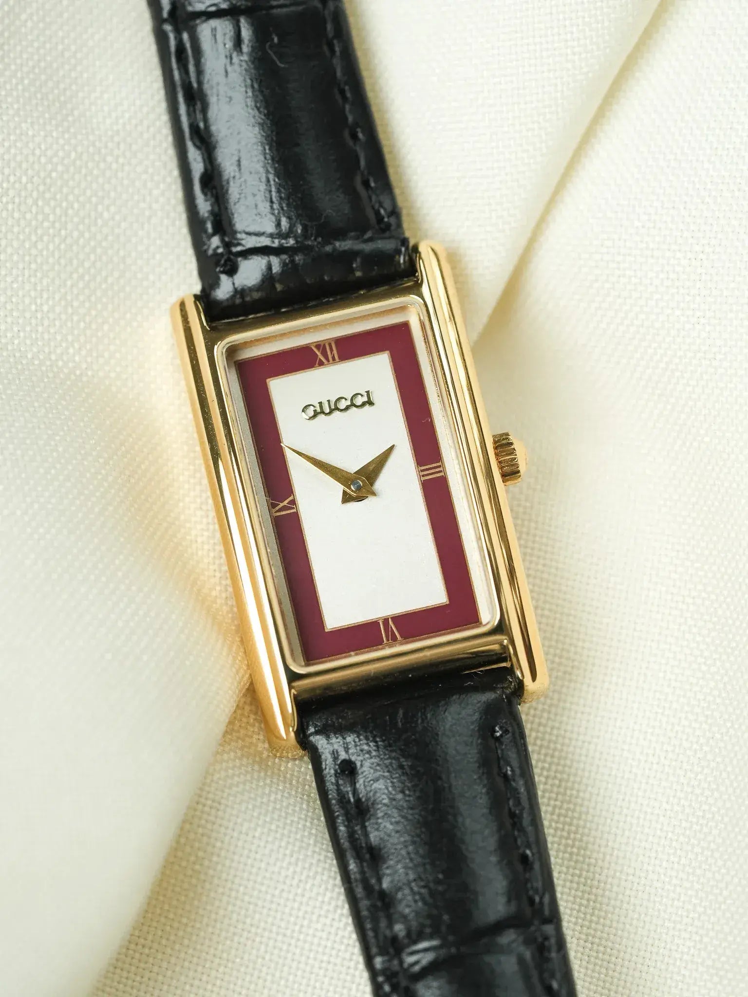 Gucci - Mini Tank Plaqué Or Cadran Argent Rouge - 1990s - Atelier Victor