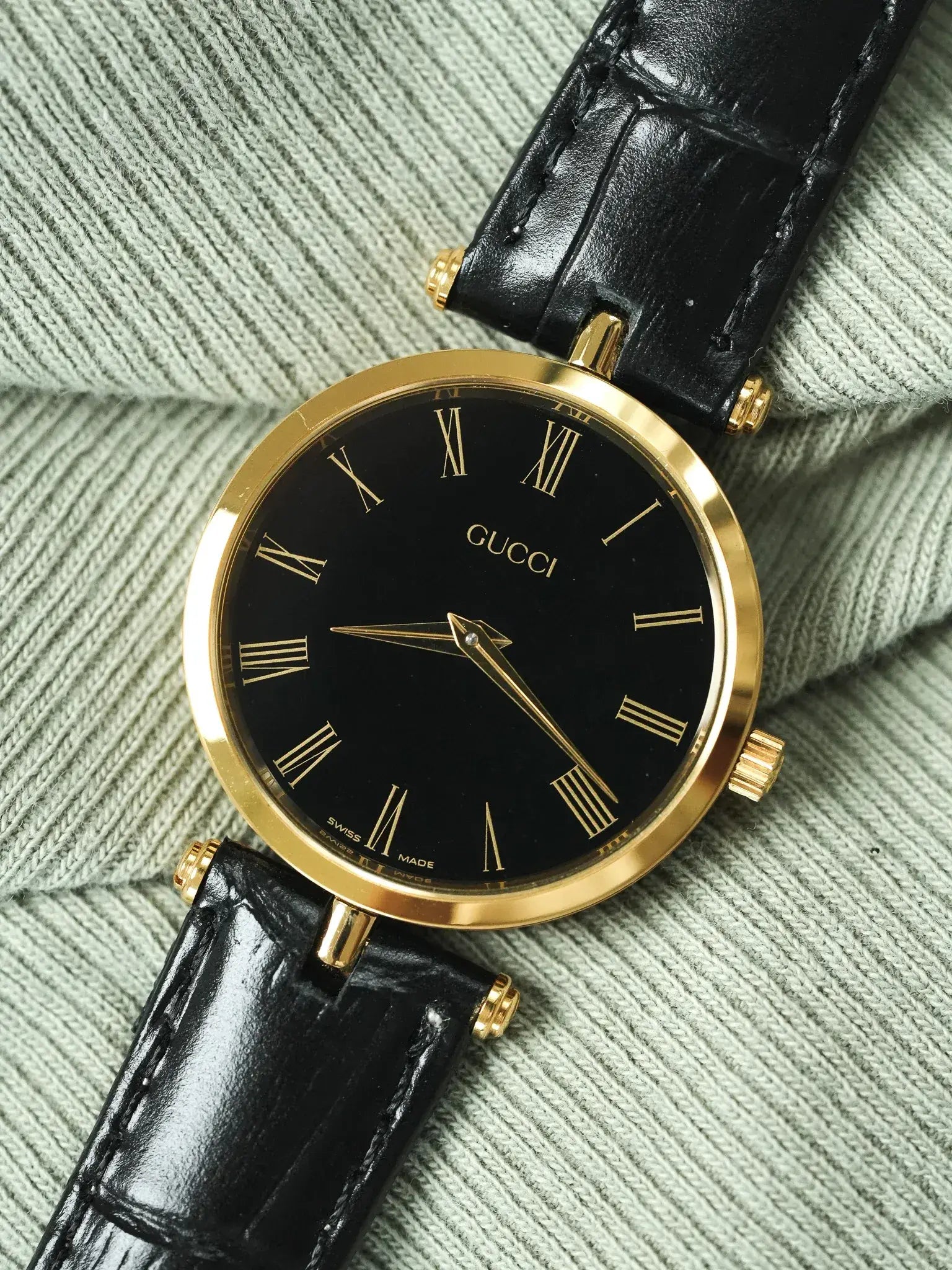 Gucci - Ronde Or et Noir boitier laque noir Gucci - 1990s - Atelier Victor