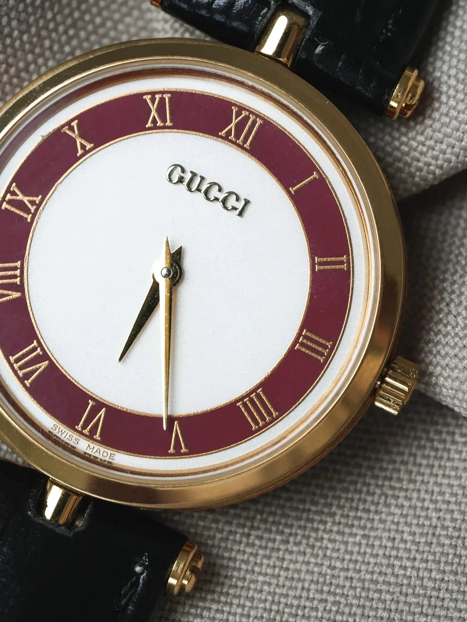 Gucci - Ronde Or et rouge boitier laque rouge Gucci - 1990s - Atelier Victor