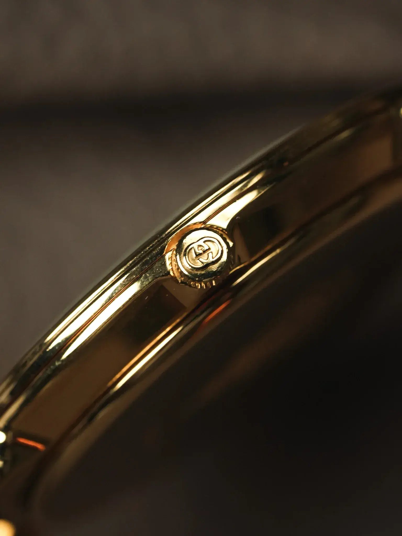 Gucci - Ronde Or Index Romain Cadran noir (0289470) - 1990s