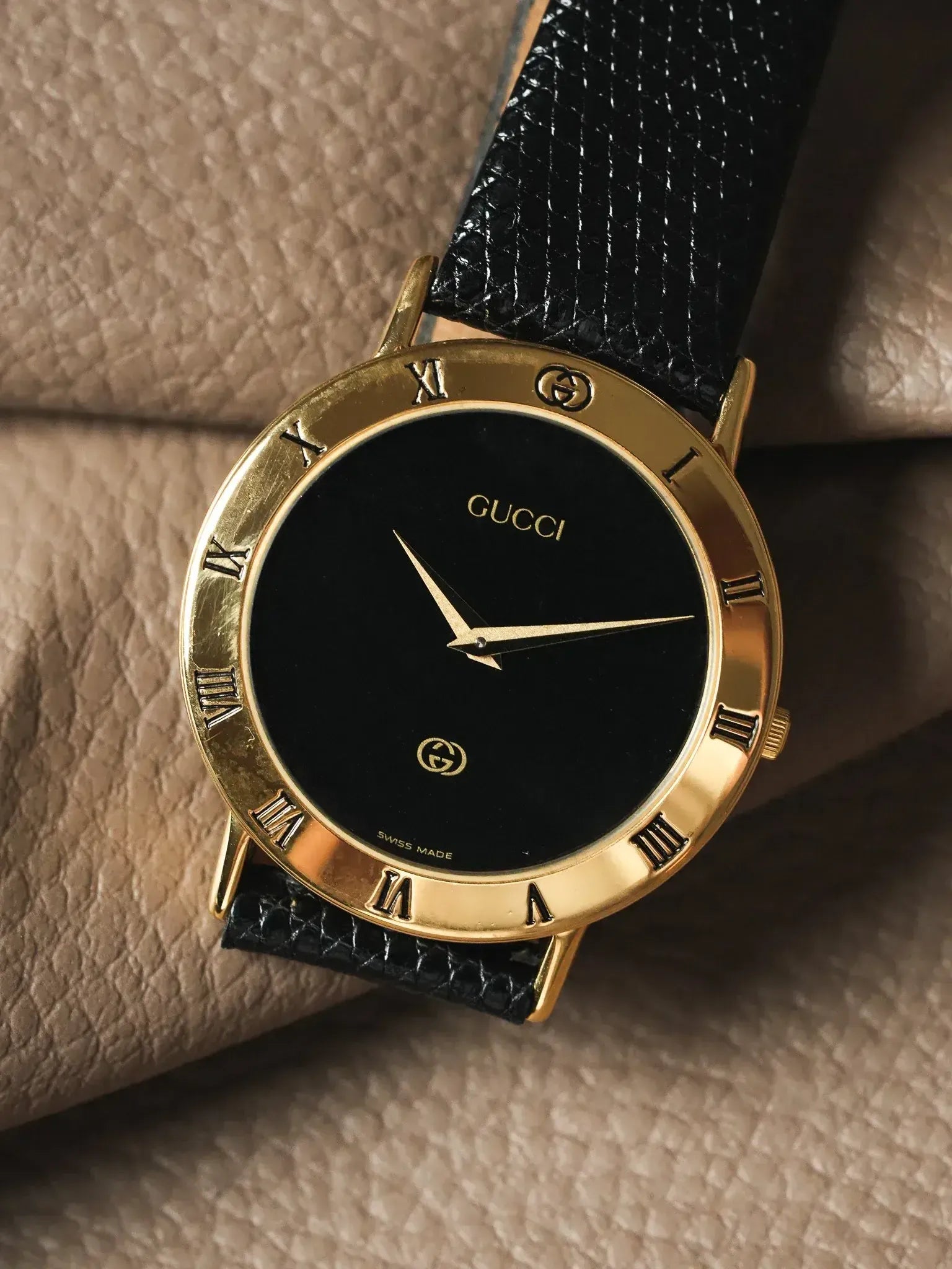 Gucci - Ronde Or Index Romain Cadran noir (0289470) - 1990s - Atelier Victor
