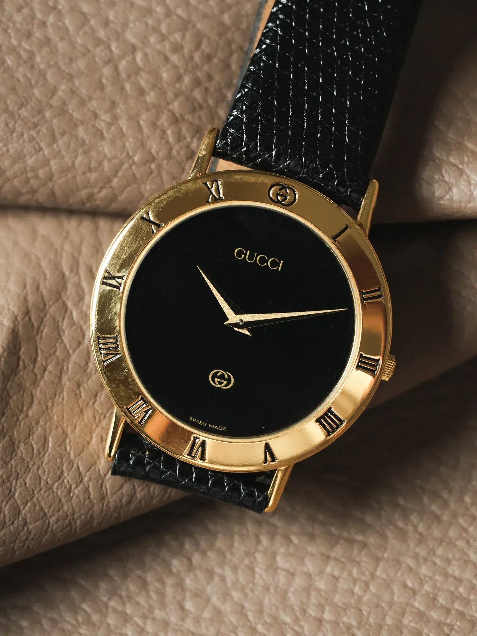 Gucci - Ronde Or Index Romain Cadran noir (0289470) - 1990s