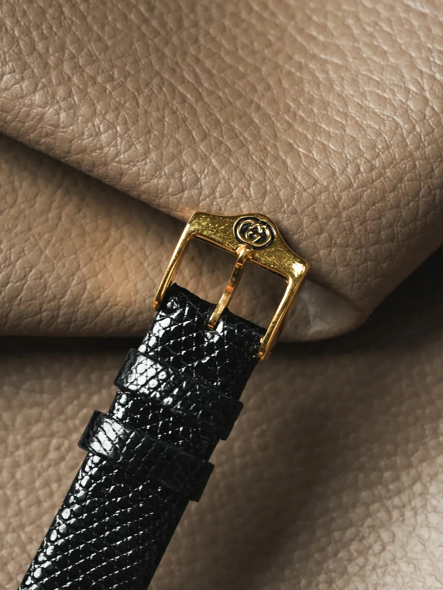 Gucci - Ronde Or Index Romain Cadran noir (0289470) - 1990s