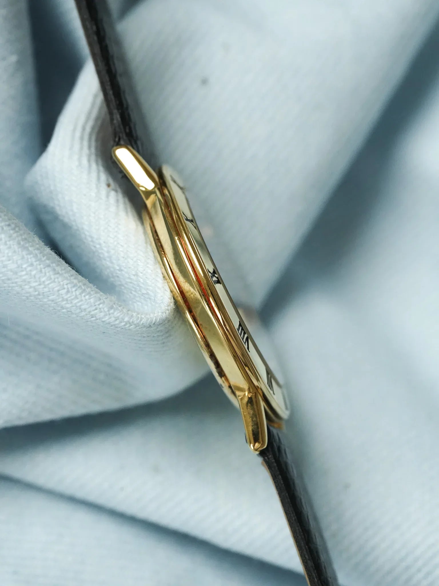 Gucci - Ronde Or Index Romain Cadran noir - 1990s - Atelier Victor