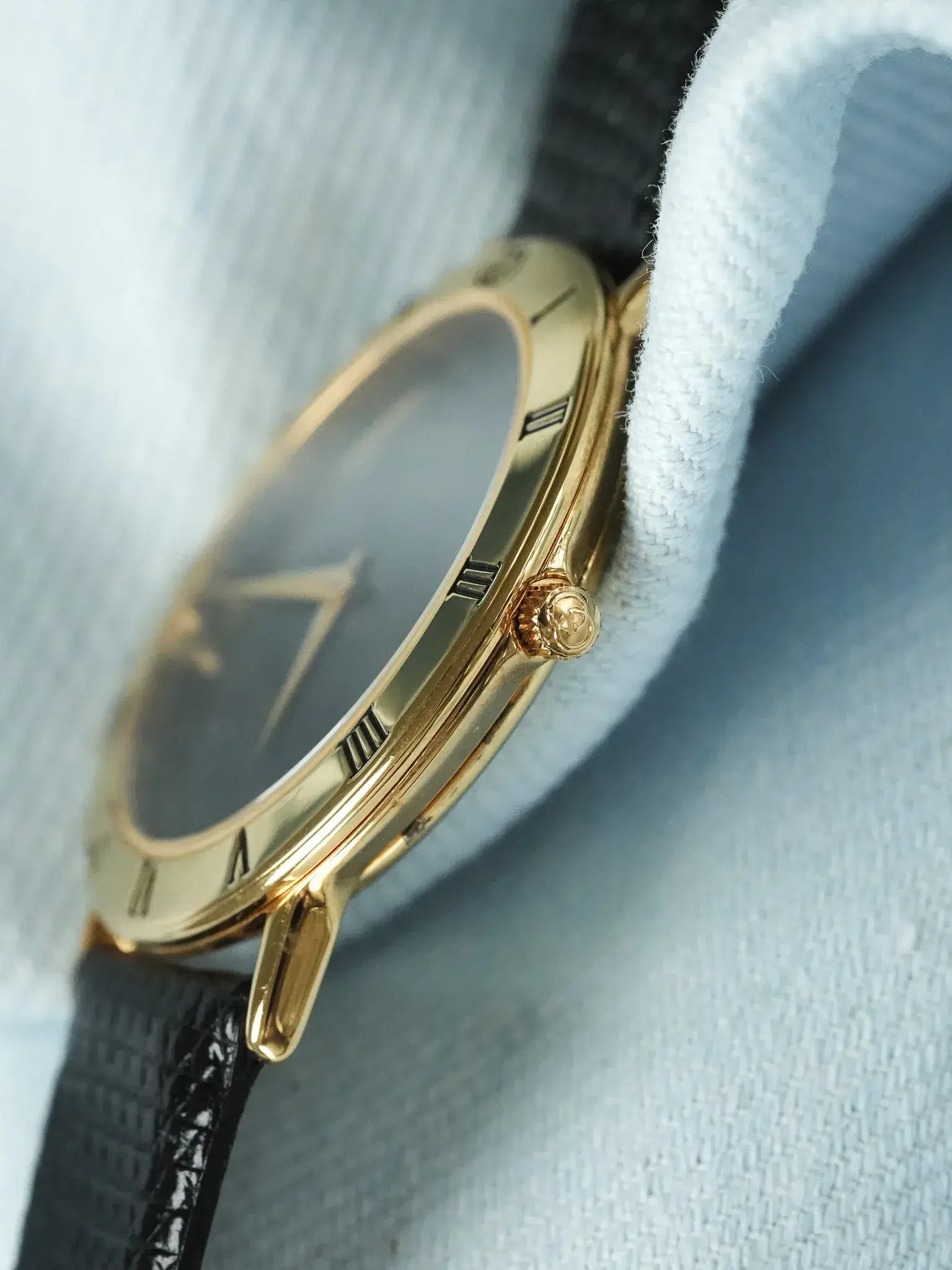 Gucci - Ronde Or Index Romain Cadran noir - 1990s - Atelier Victor