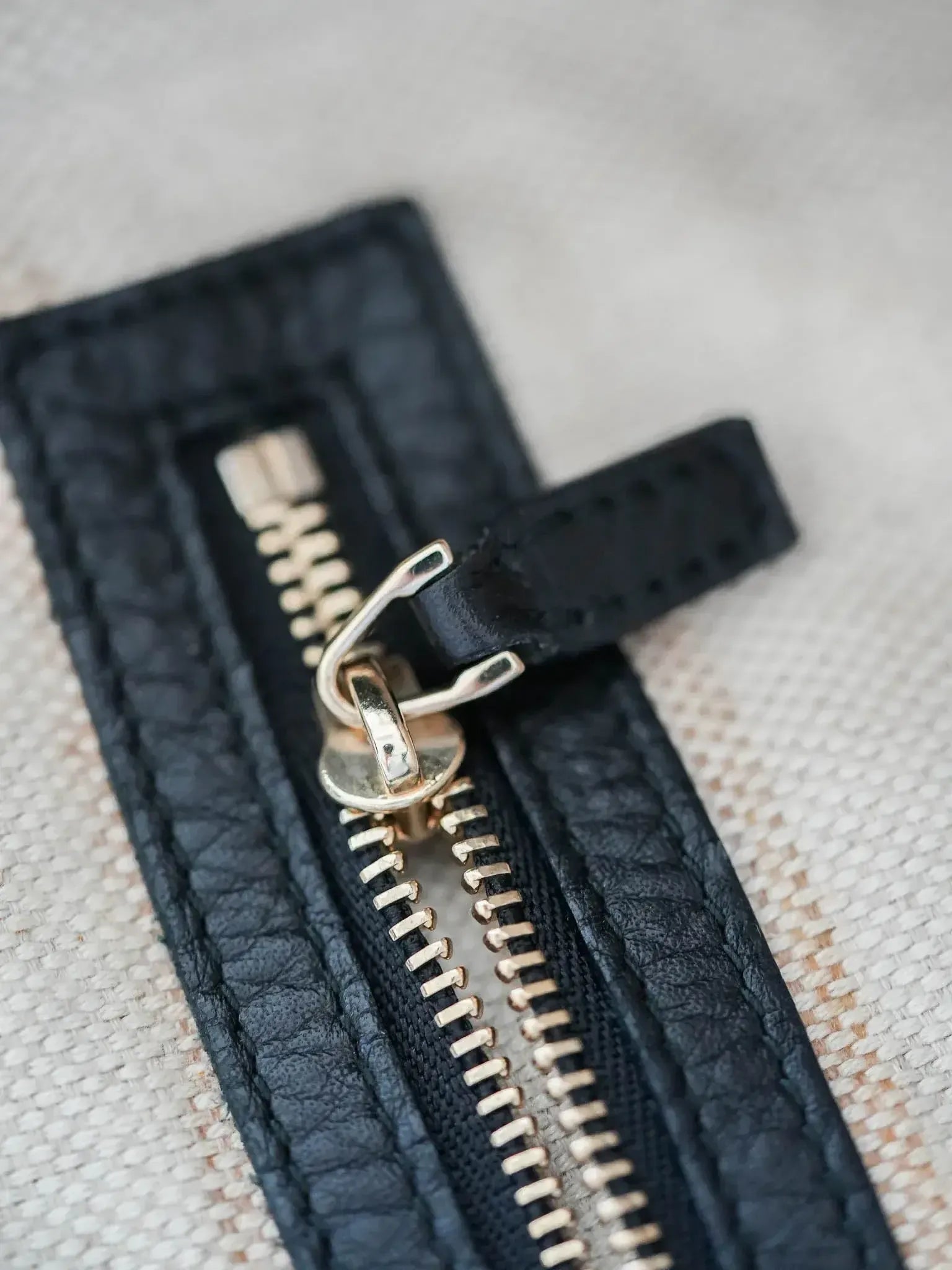 Gucci - Sac à main Soho en cuir noir - Atelier Victor