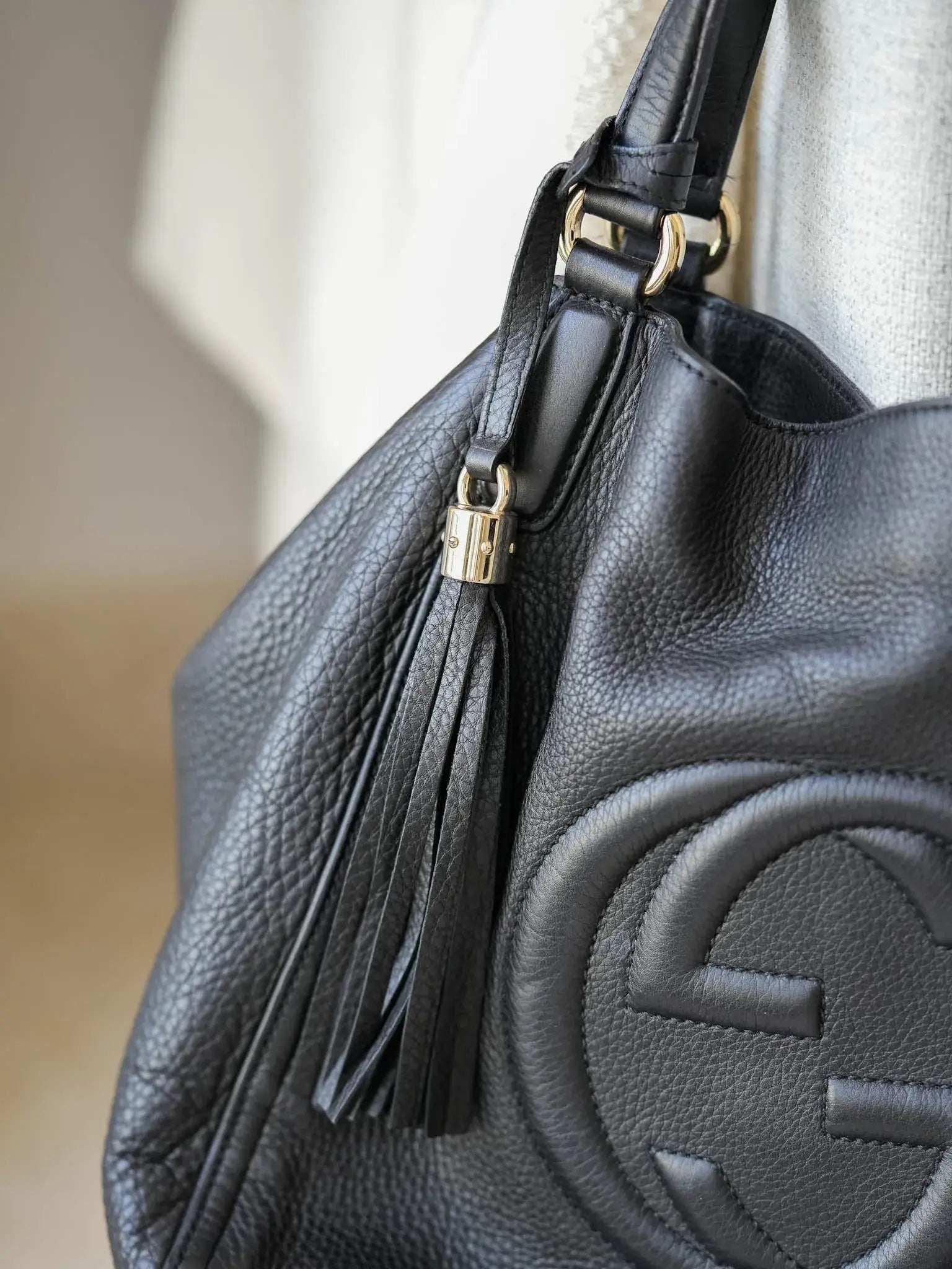 Gucci - Sac à main Soho en cuir noir - Atelier Victor