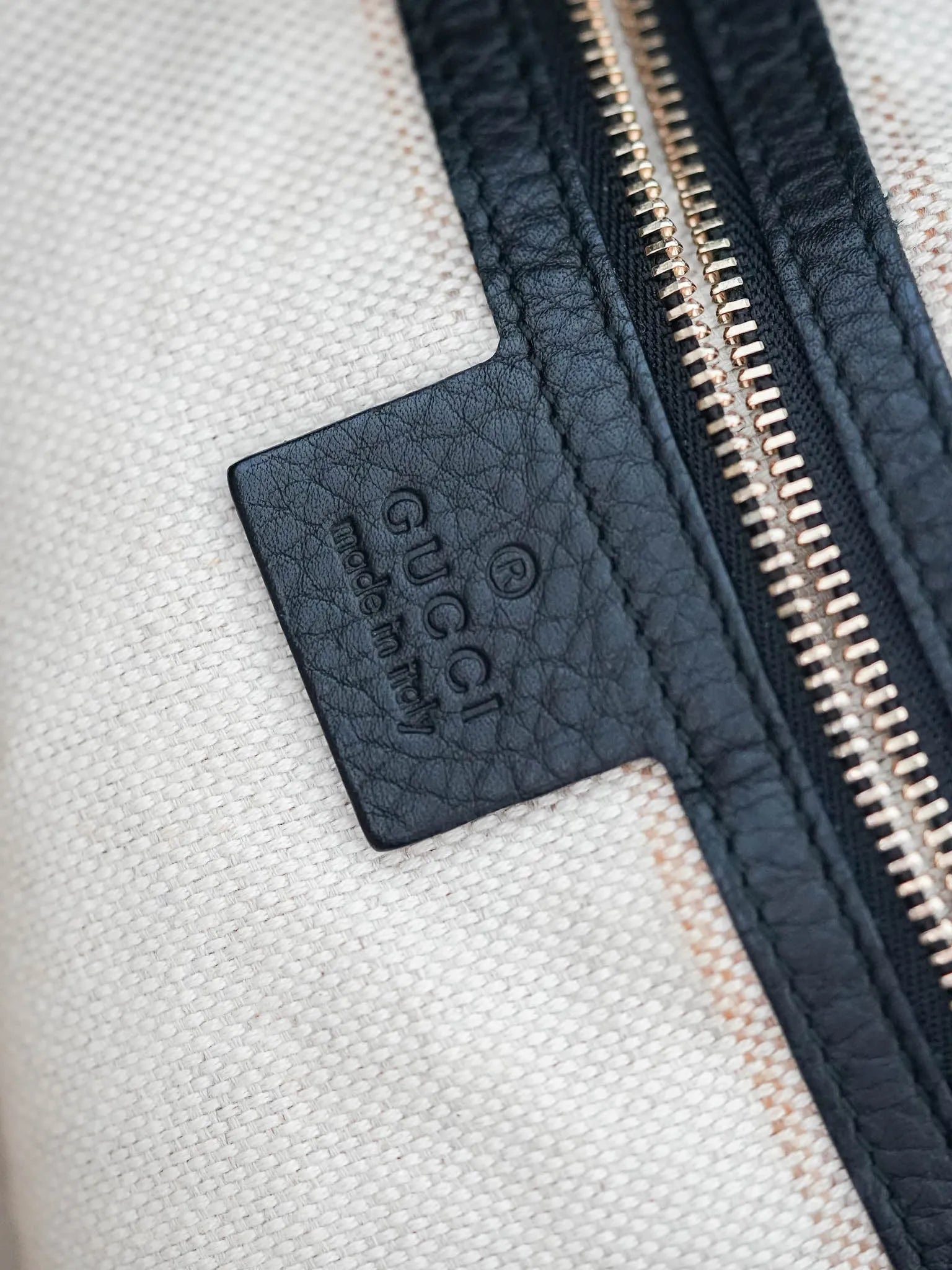 Gucci - Sac à main Soho en cuir noir - Atelier Victor