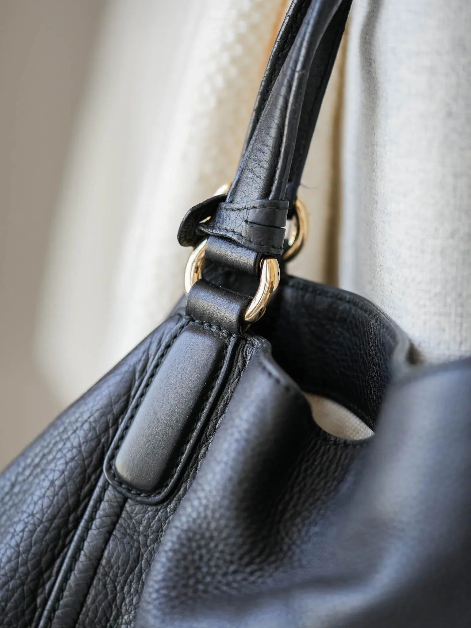 Gucci - Sac à main Soho en cuir noir - Atelier Victor