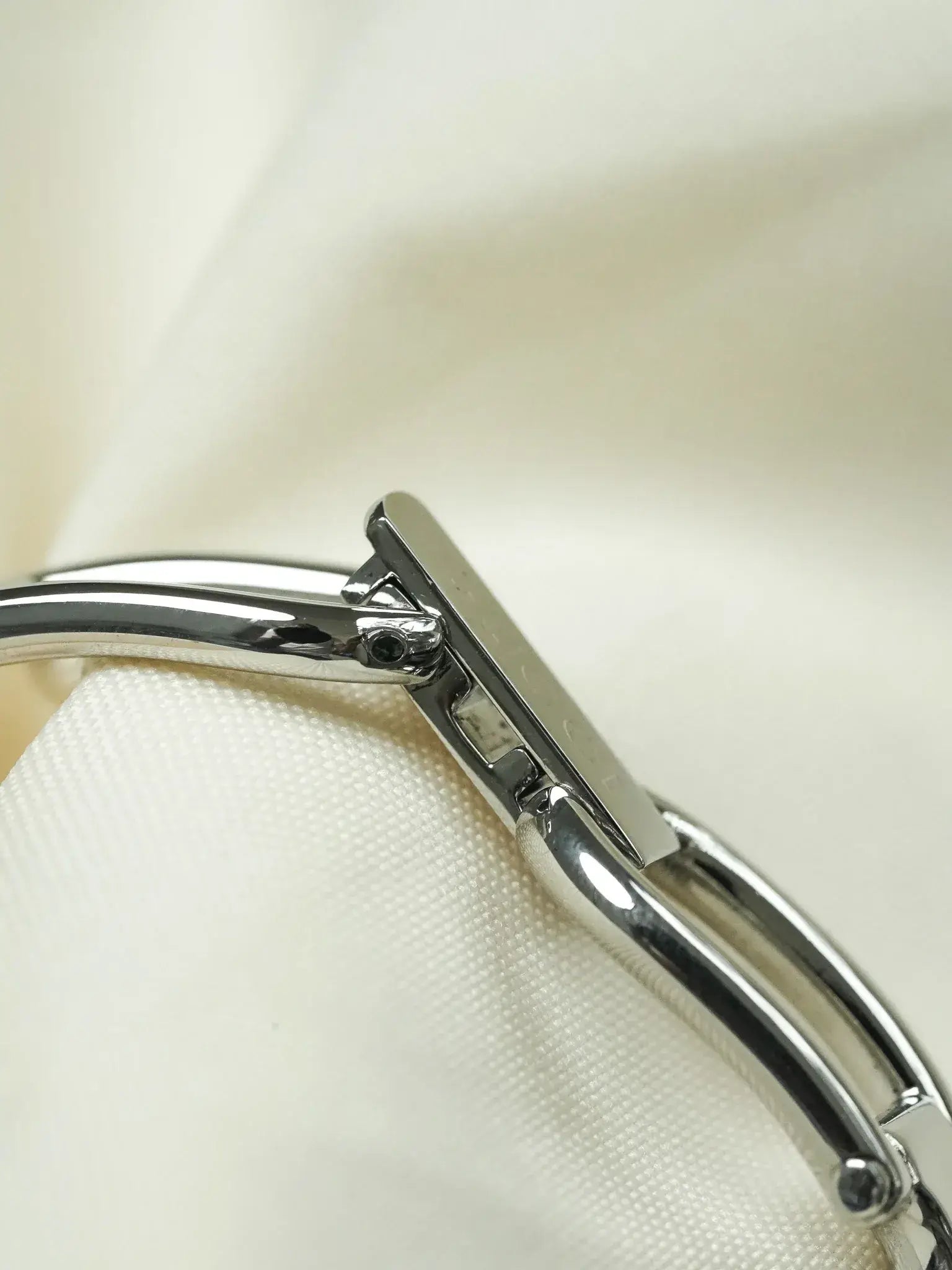 Gucci - Tank Bracelet Jonc Acier Cadran nacre - 1990s - Atelier Victor