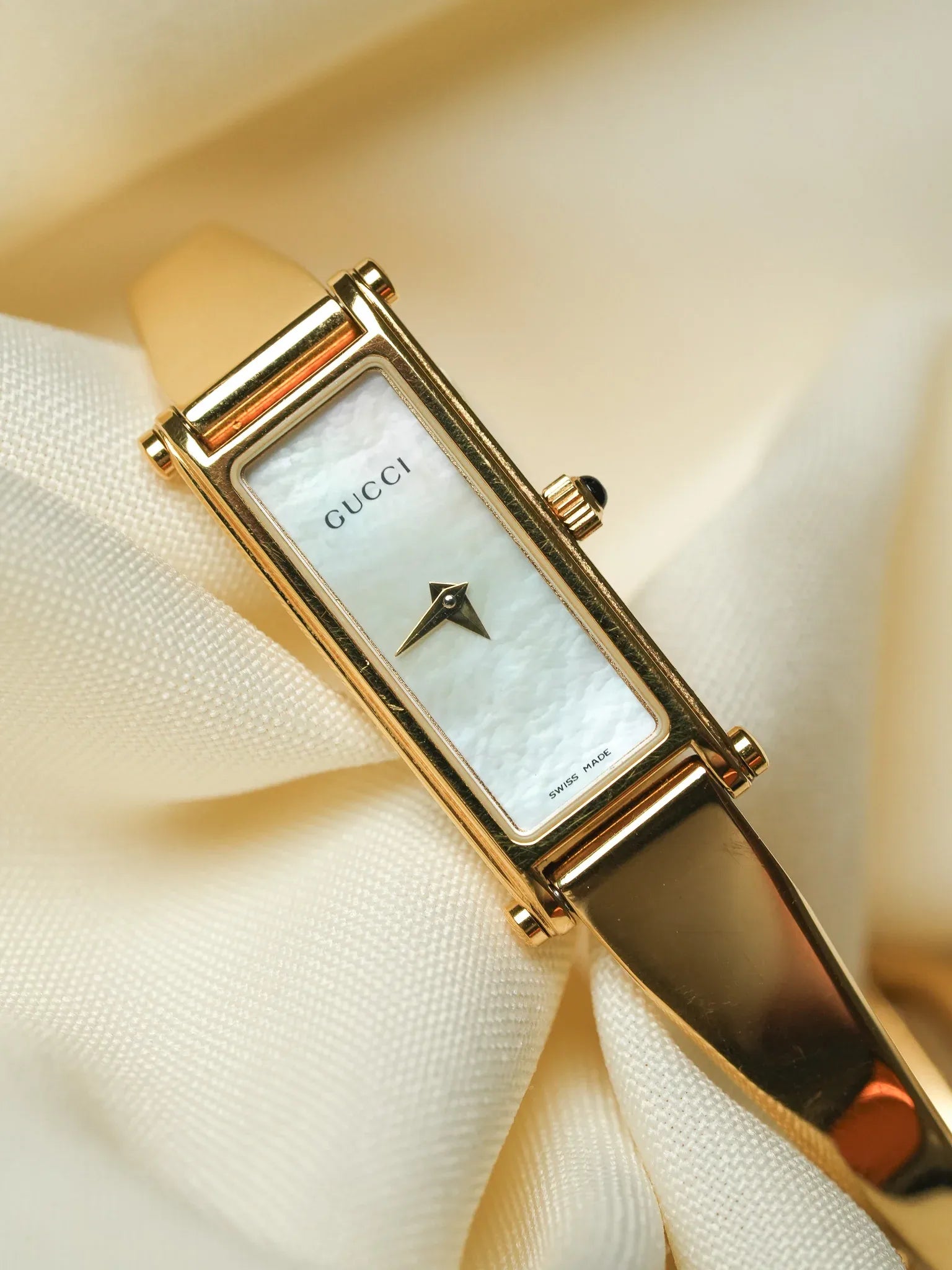 Gucci - Tank Gold Armreif Zifferblatt rosa Perlmutt - 1990s