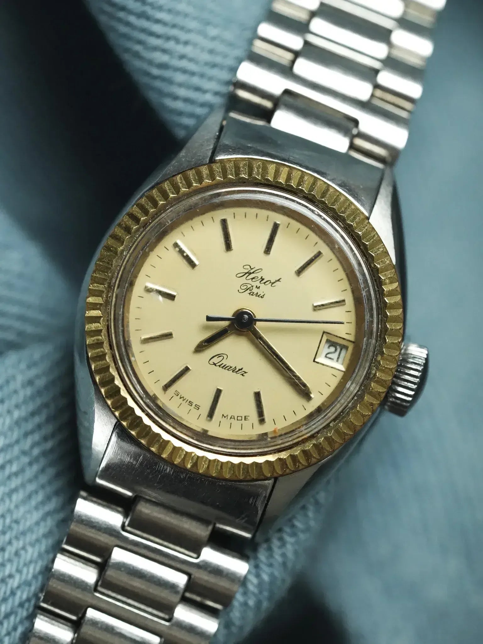 Herot Paris - Montre vintage style Datejust femme acier lunette cannelée dorée - 1990s - Atelier Victor