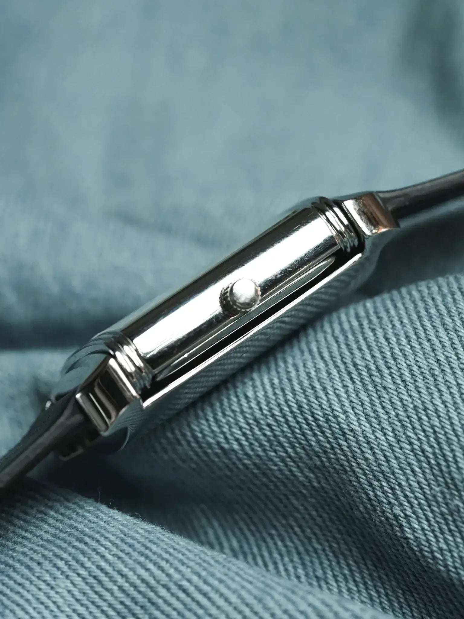 Hitachi - Tank Reverso Acier Quartz - 1990s - Atelier Victor