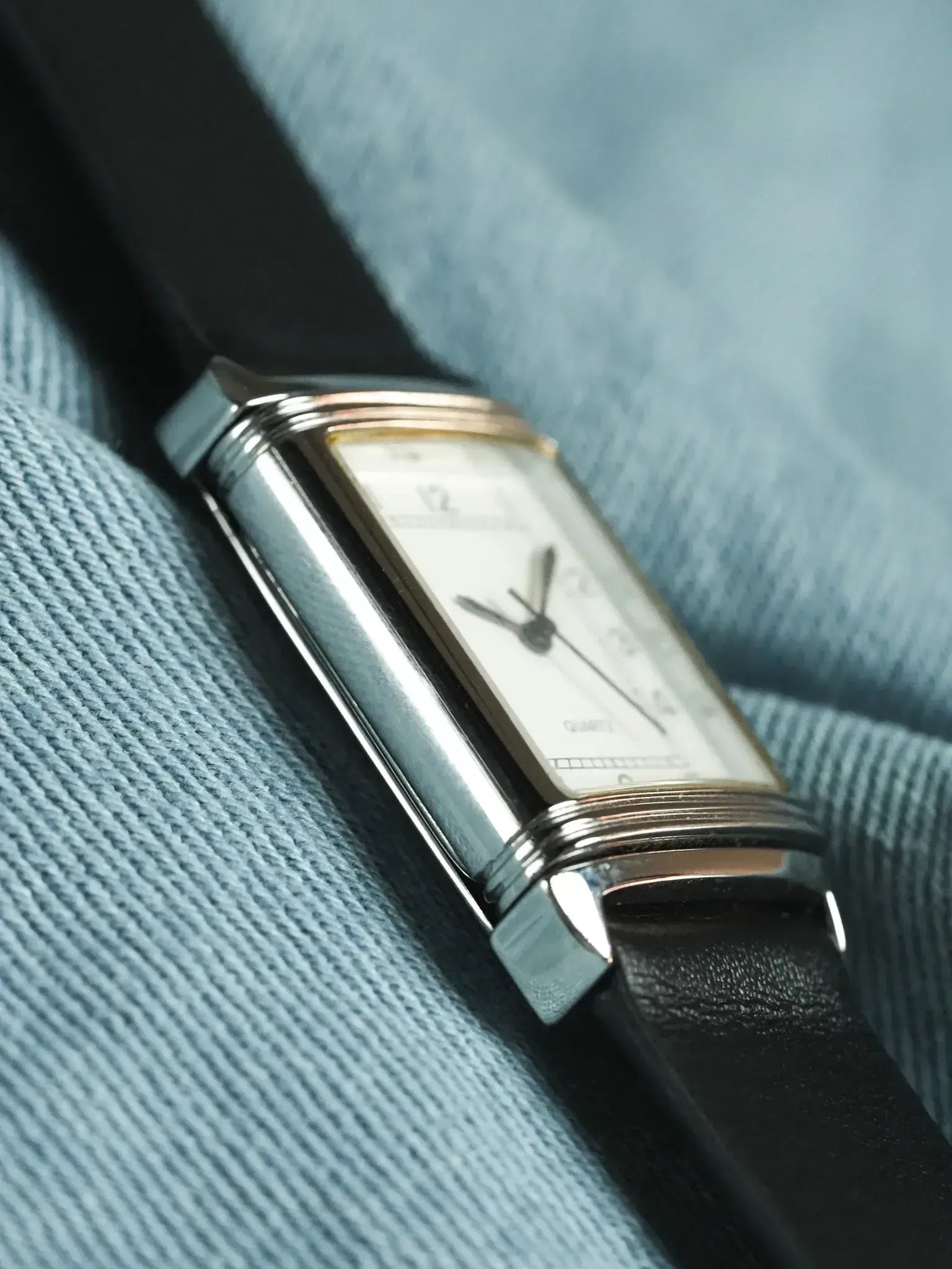 Hitachi - Tank Reverso Acier Quartz - 1990s - Atelier Victor