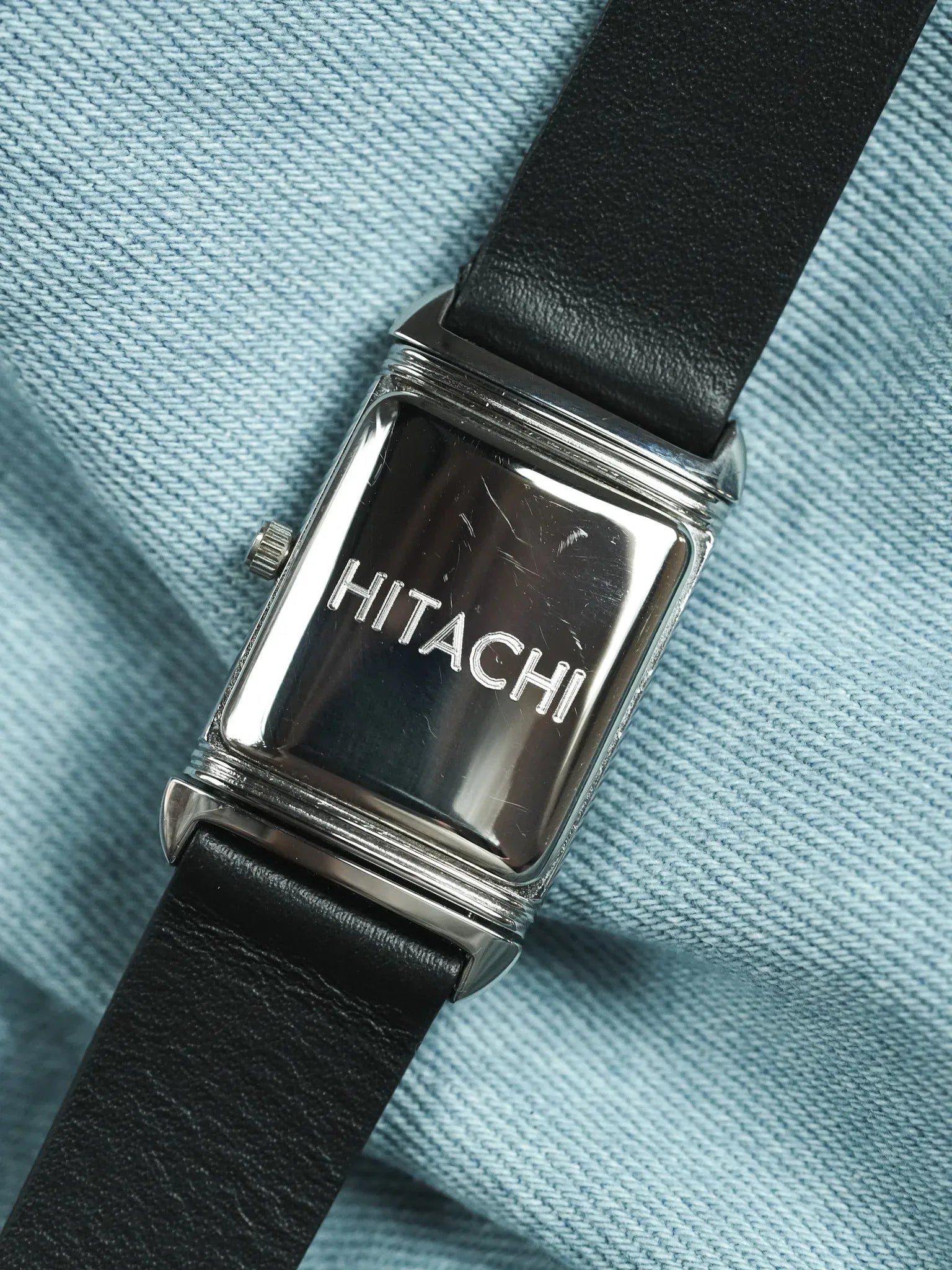 Hitachi - Tank Reverso Acier Quartz - 1990s - Atelier Victor