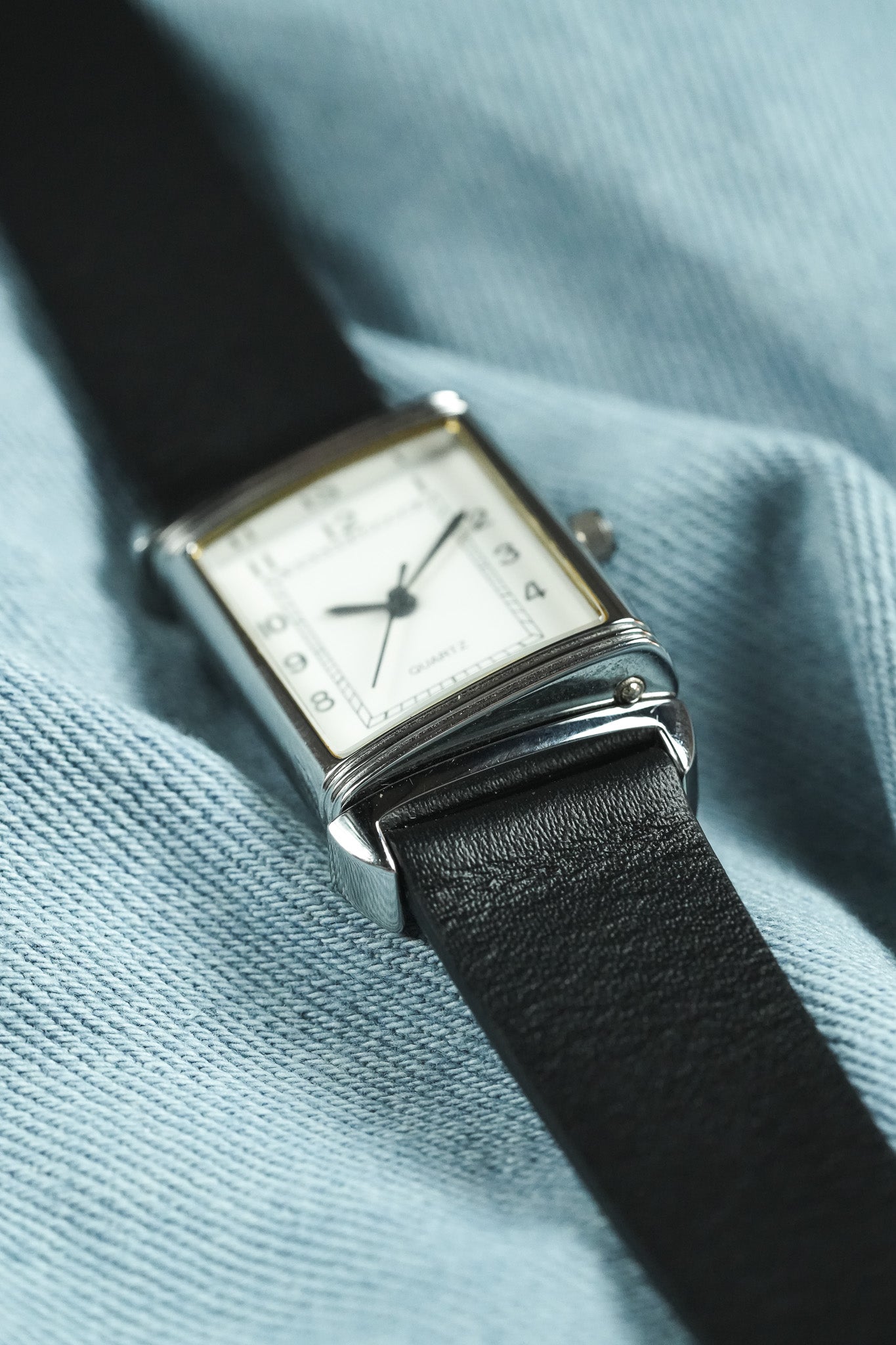 Hitachi - Tank Reverso Acier Quartz - 1990s - Atelier Victor - Vintage Shop